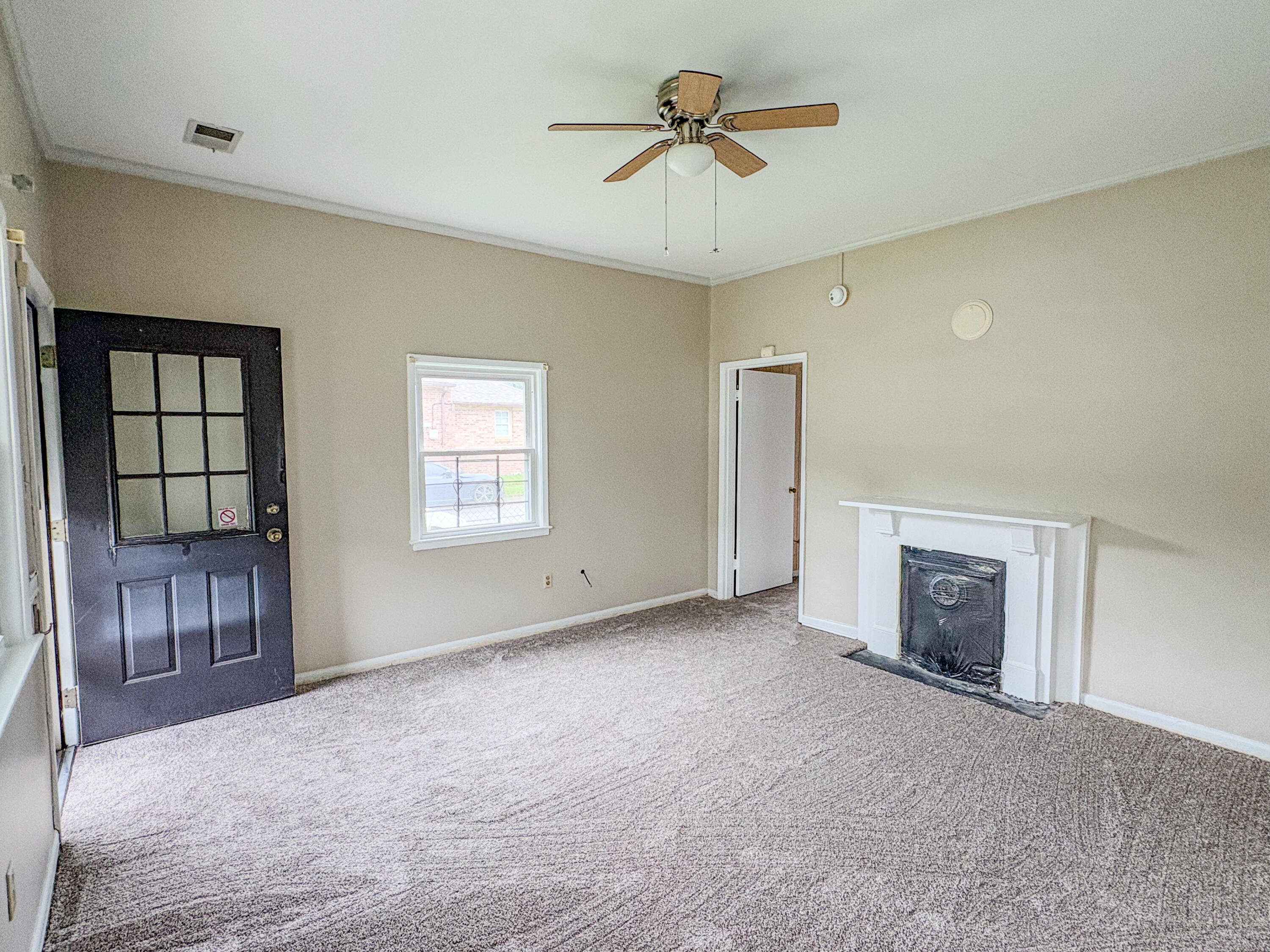 869 Whitney Avenue Property Photo 4