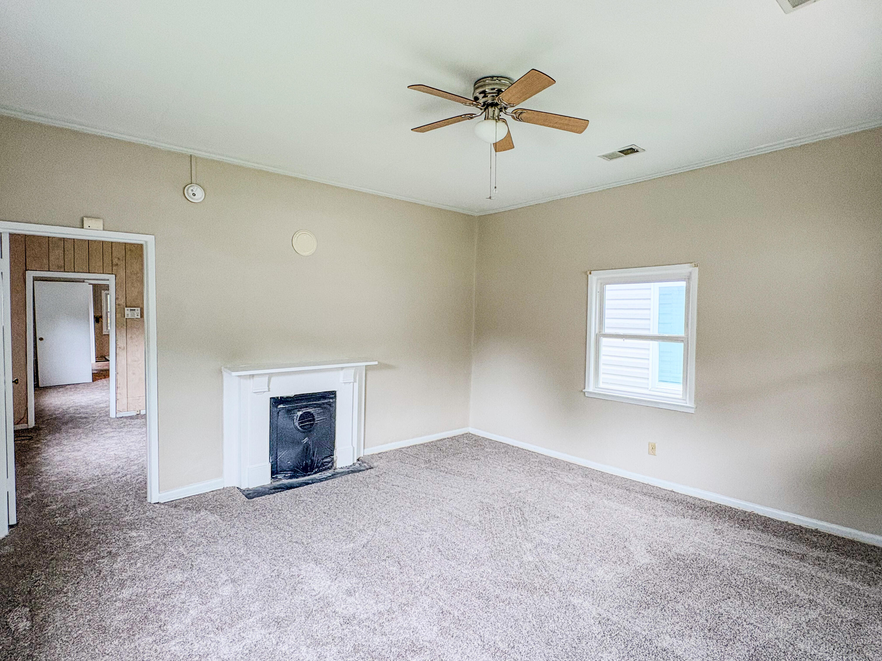 869 Whitney Avenue Property Photo 5