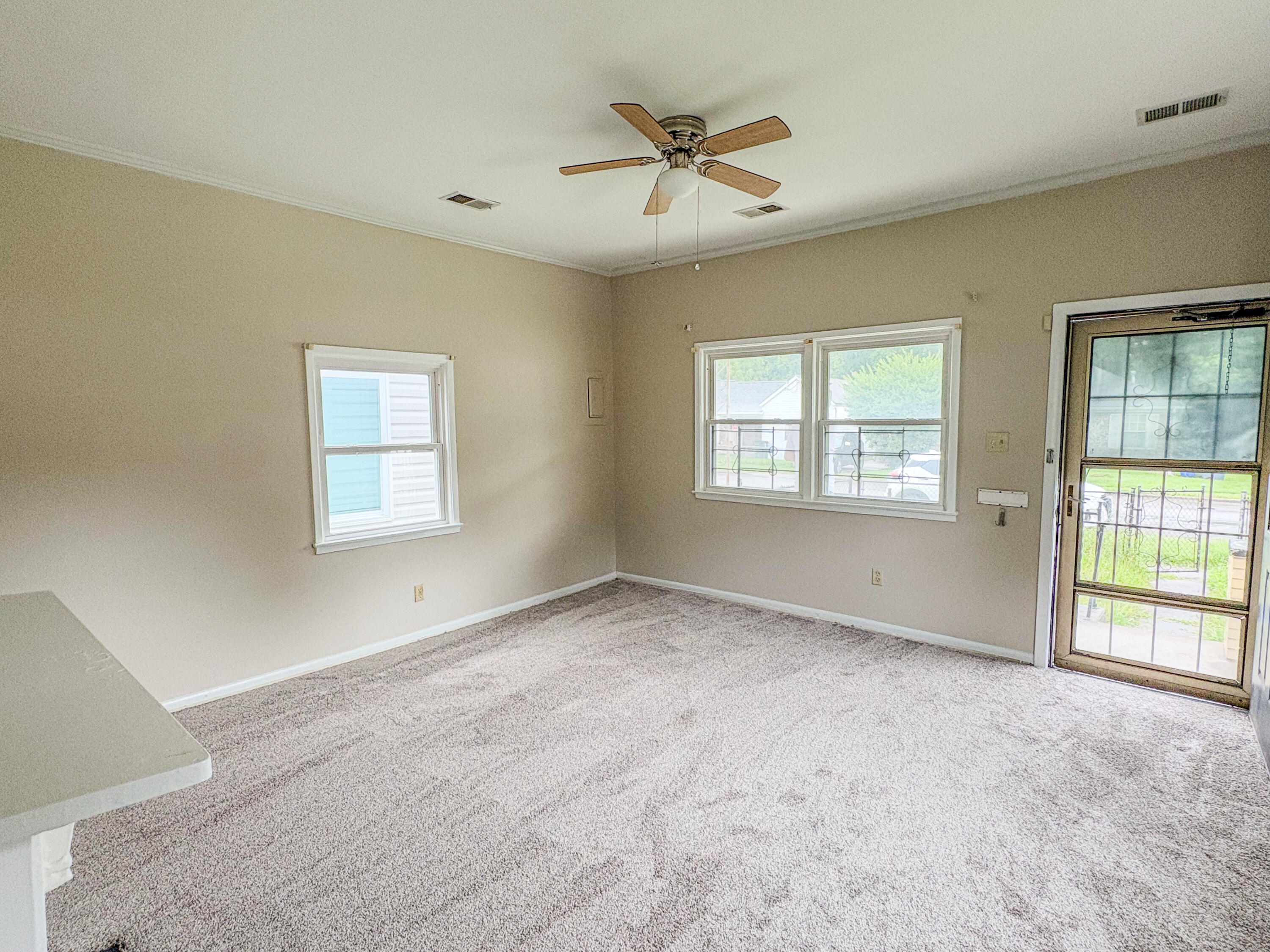 869 Whitney Avenue Property Photo 6