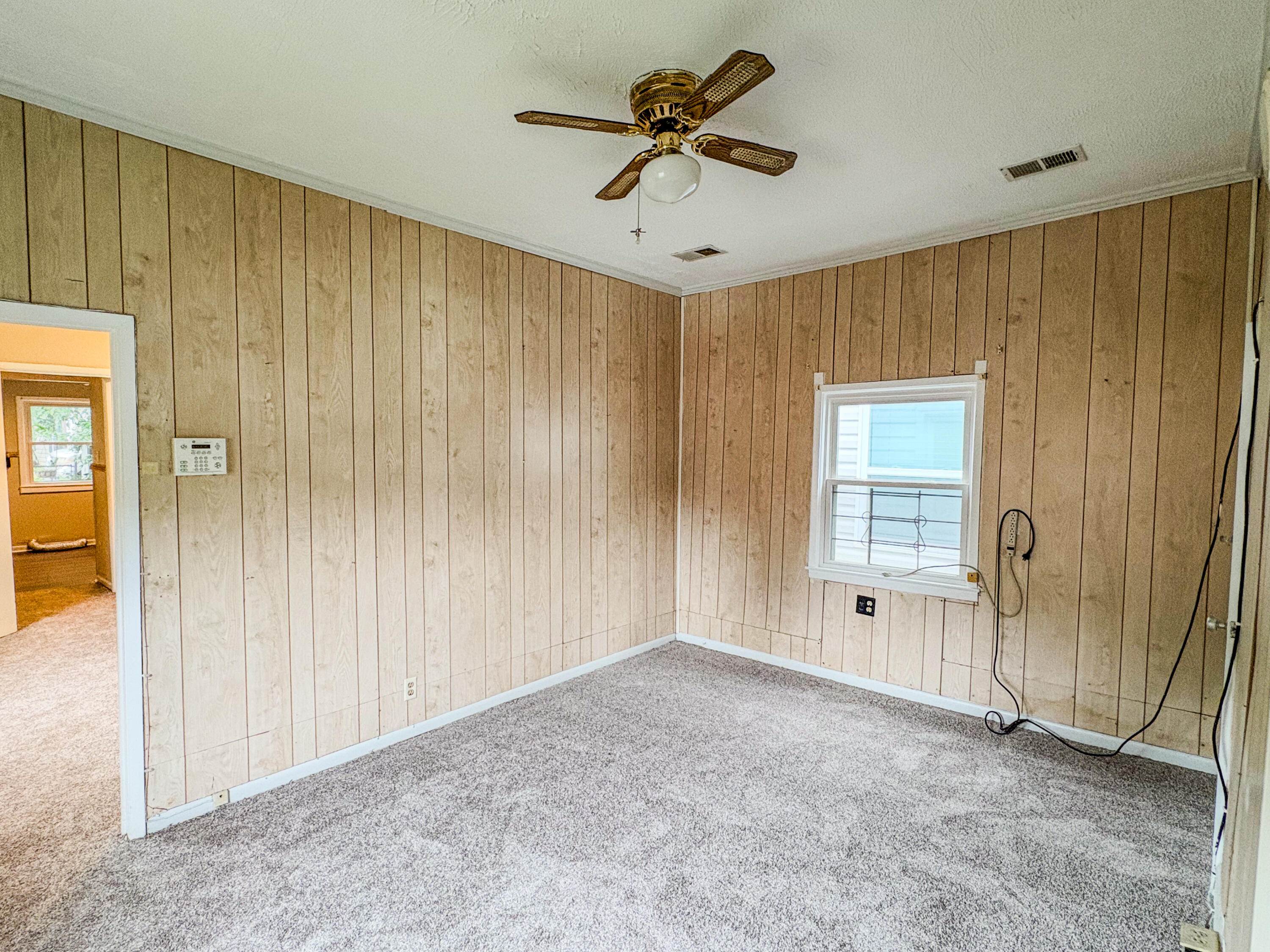 869 Whitney Avenue Property Photo 7