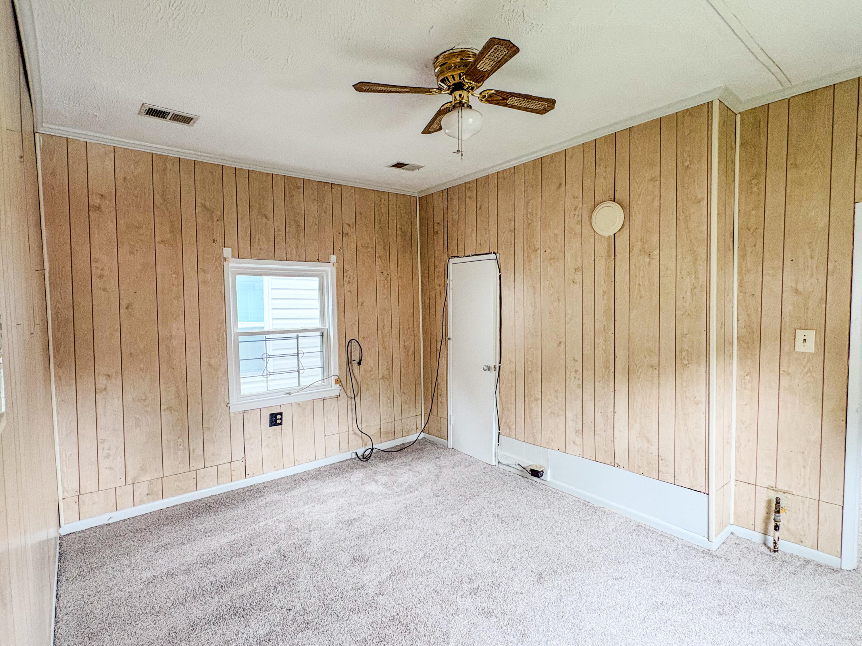 869 Whitney Avenue Property Photo 9