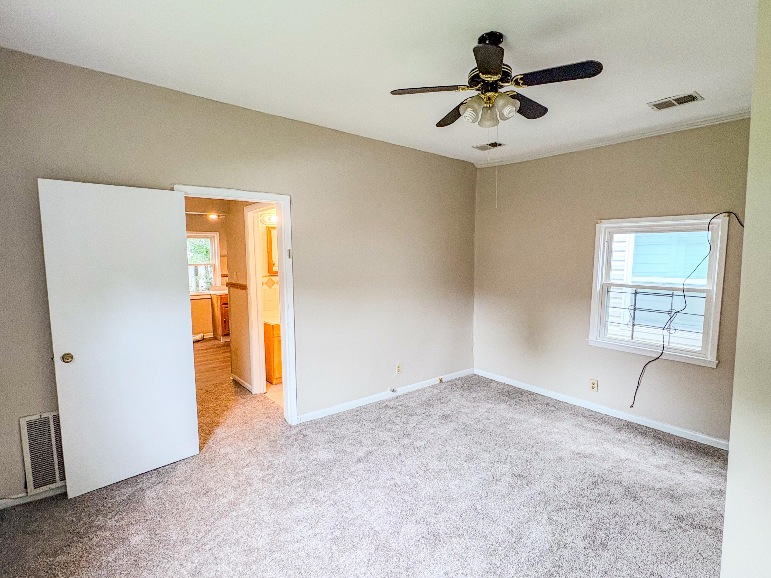 869 Whitney Avenue Property Photo 10