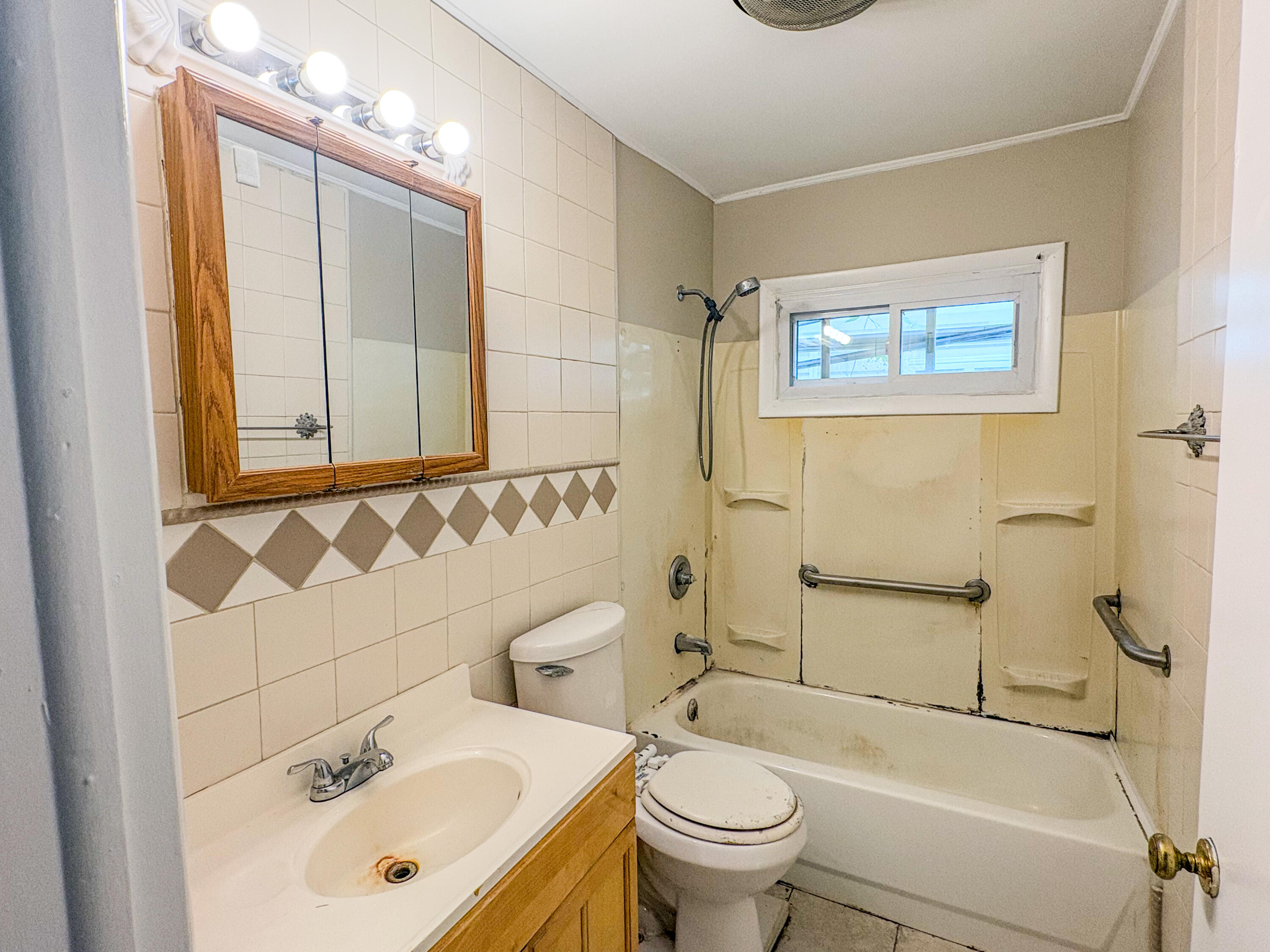 869 Whitney Avenue Property Photo 13