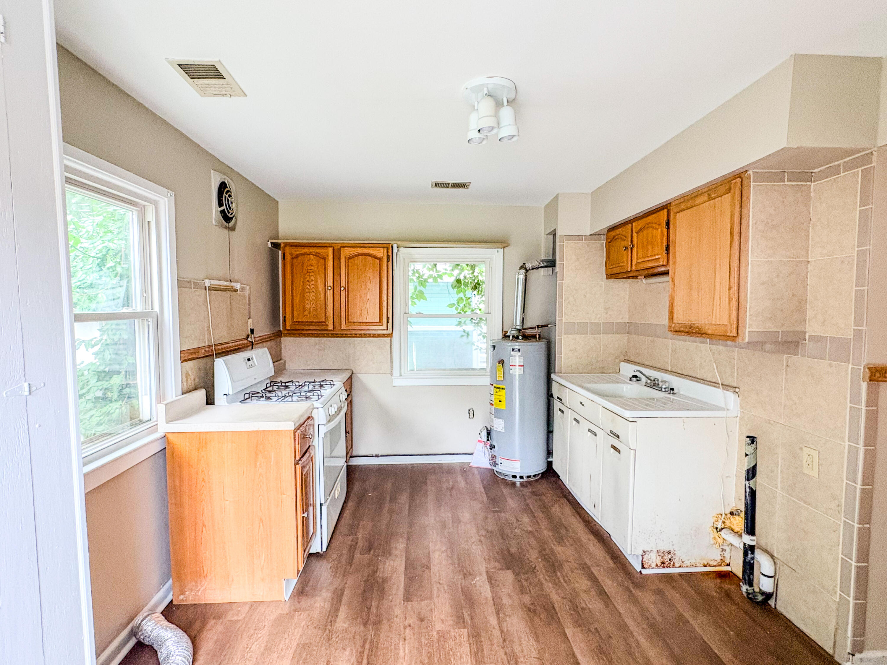 869 Whitney Avenue Property Photo 15