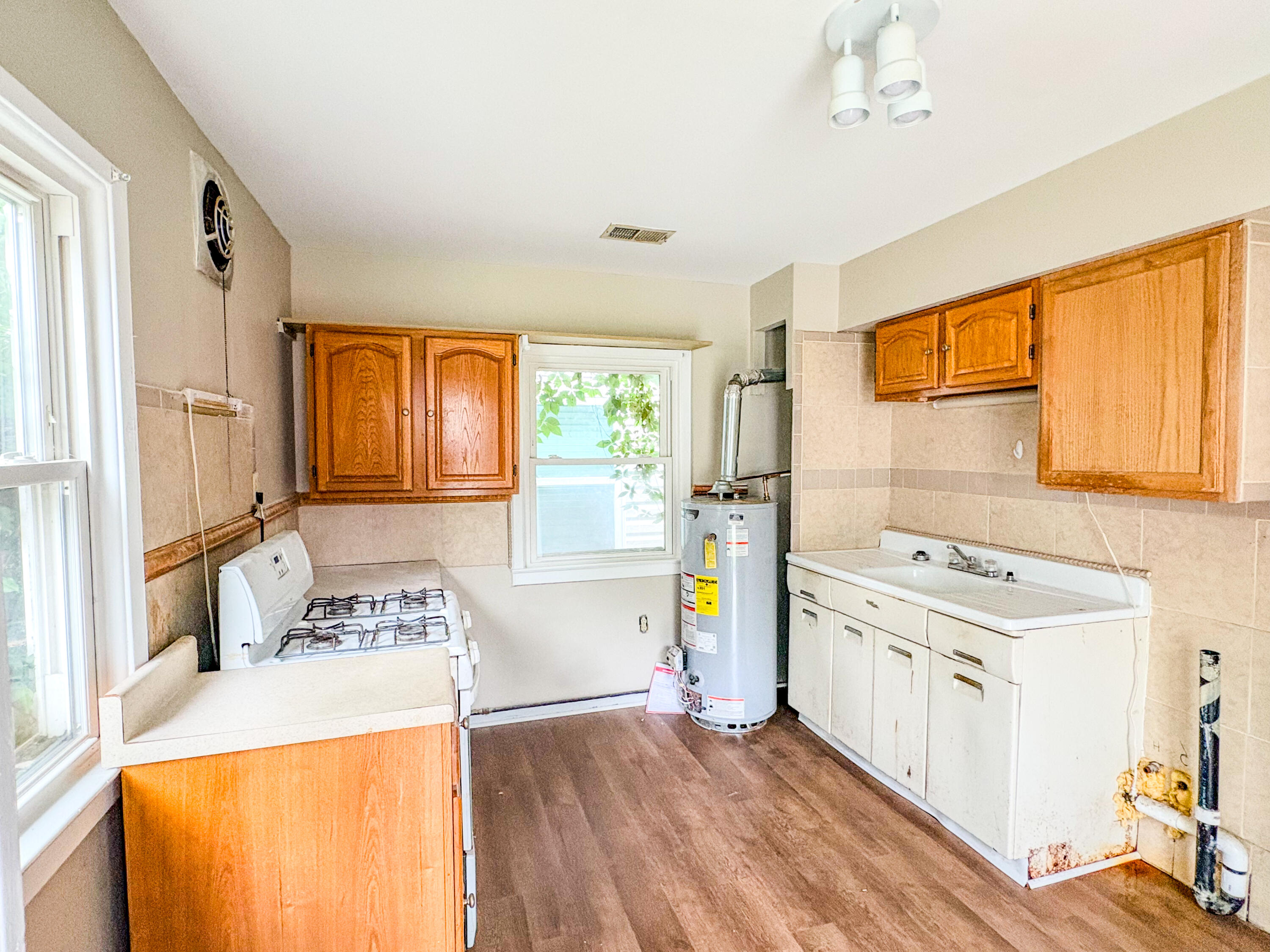 869 Whitney Avenue Property Photo 16