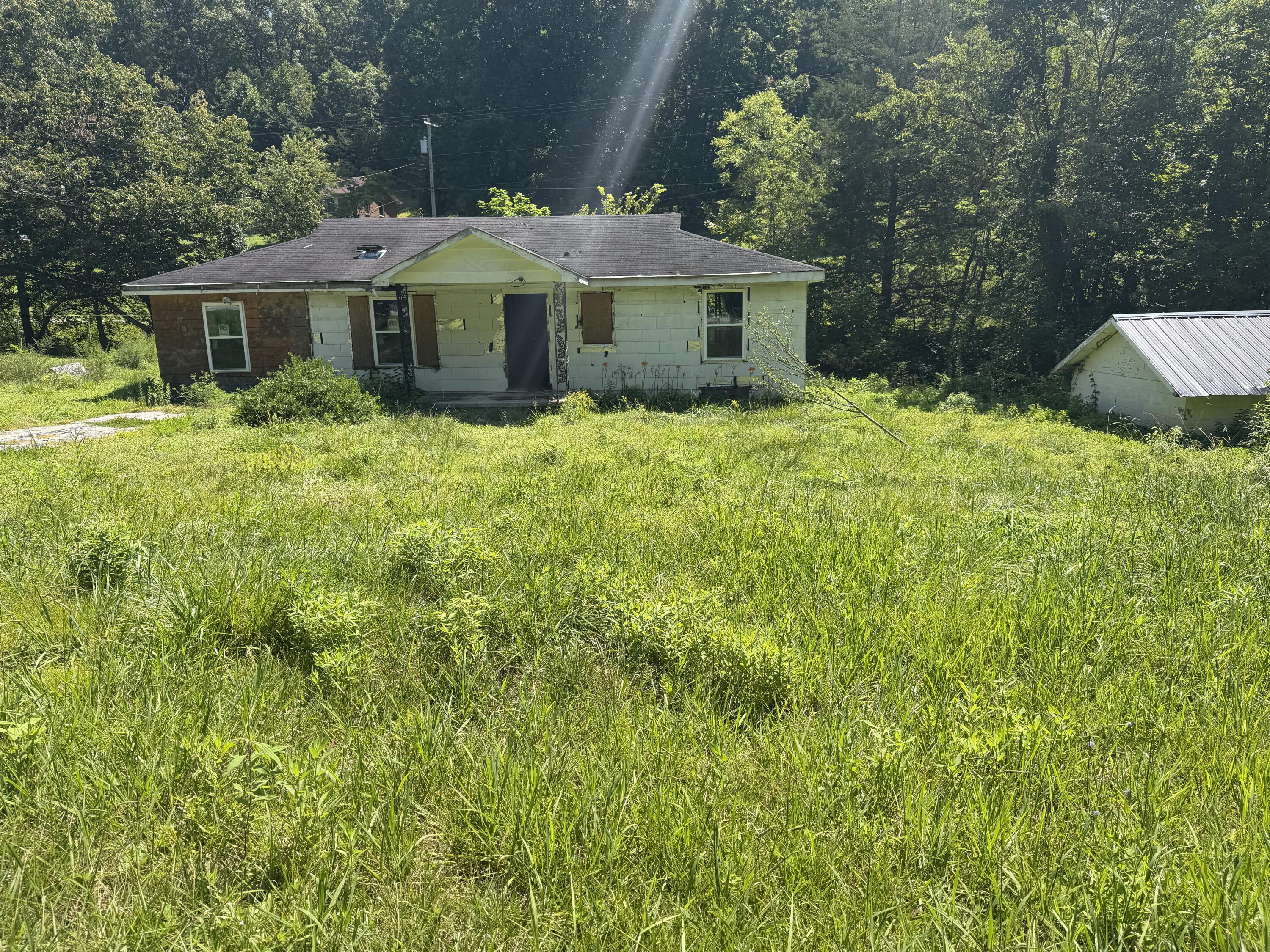 6733 S Wilderness Road Property Photo 2