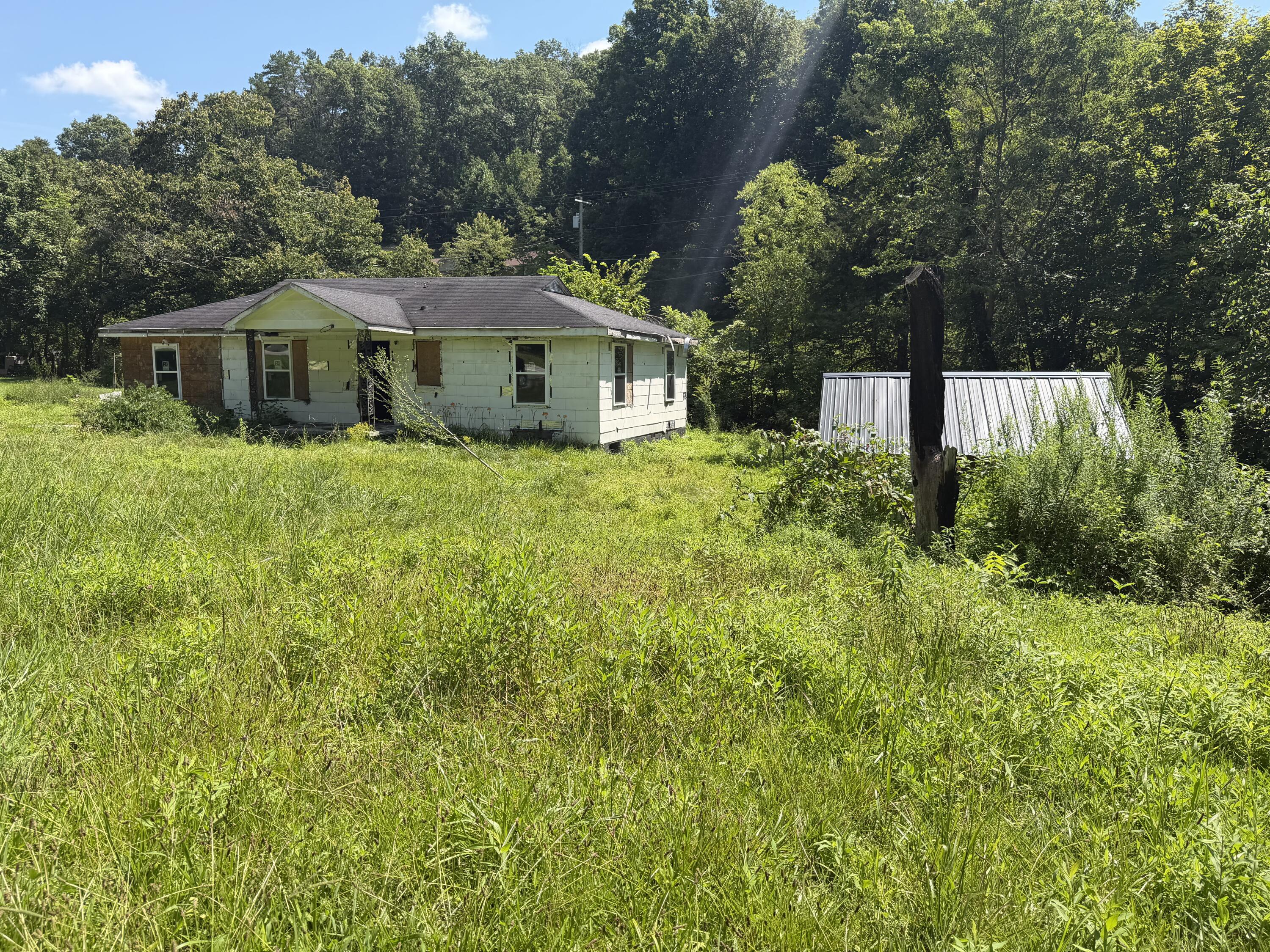 6733 S Wilderness Road Property Photo 3