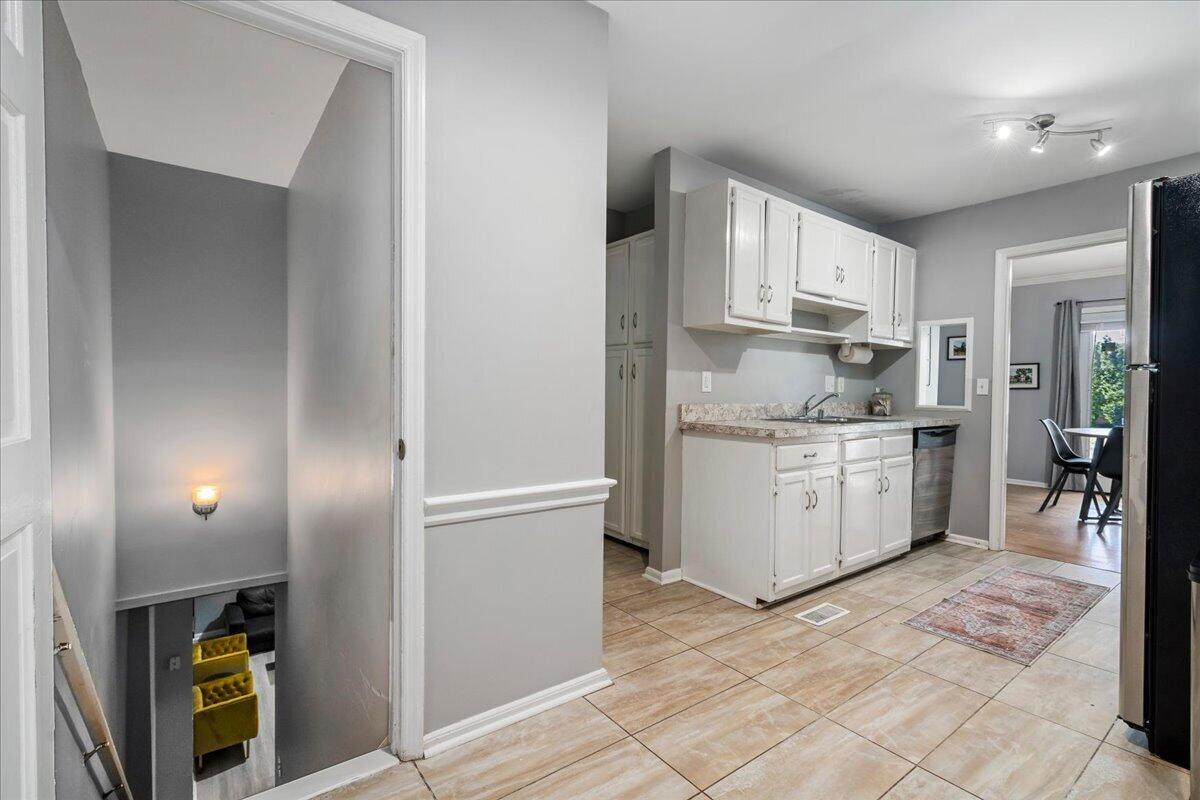 1124 Turkey Foot Road C Property Photo 10