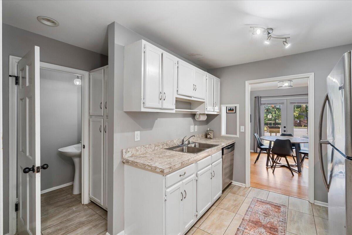 1124 Turkey Foot Road C Property Photo 11