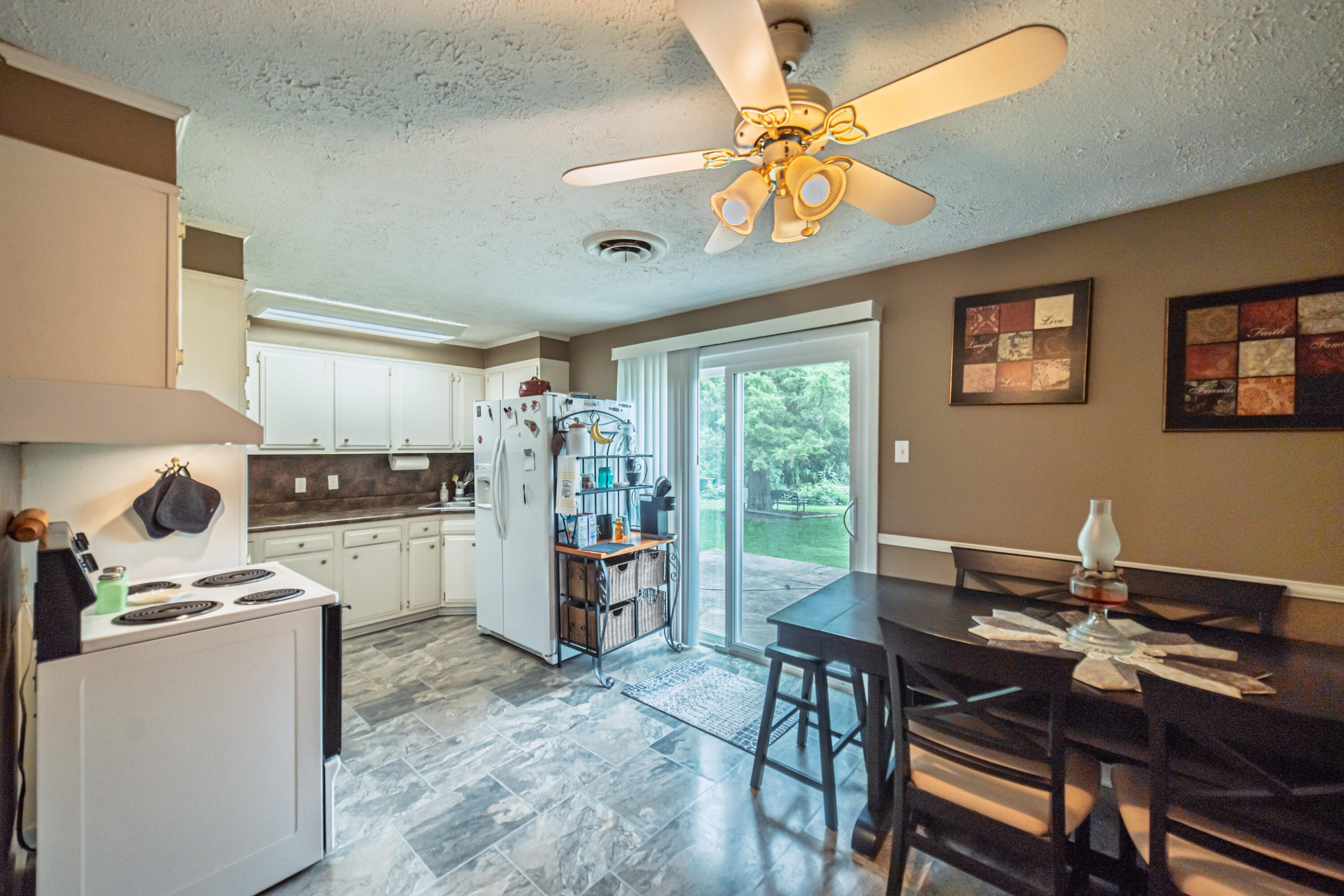 734 Big Bear Highway Property Photo 4