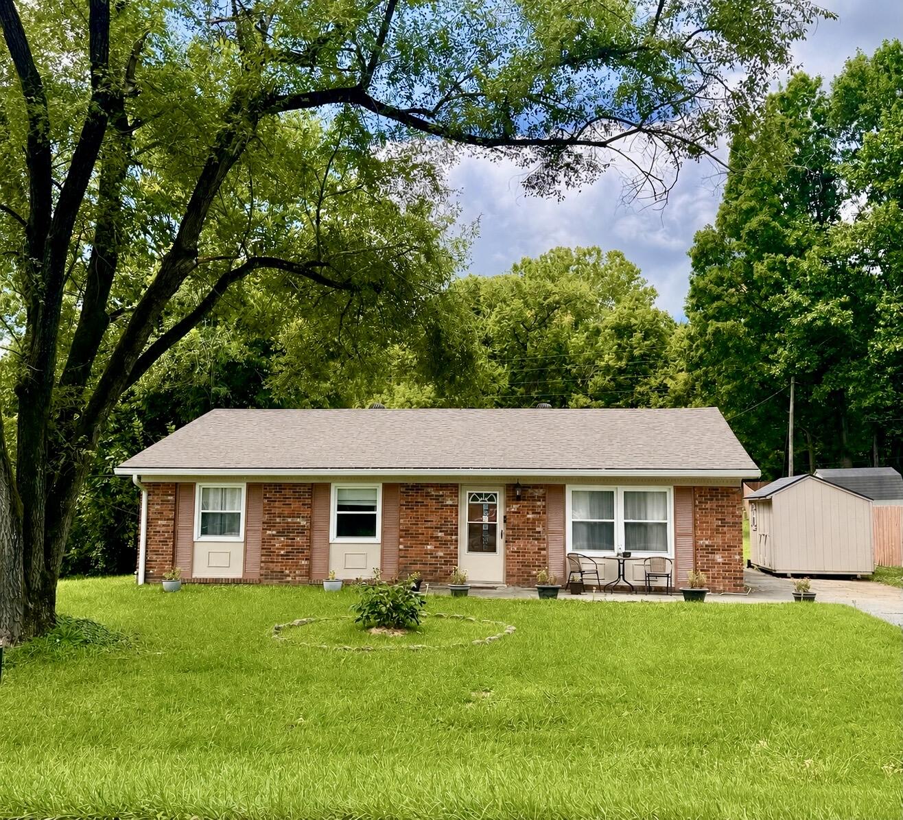 33 Meadowbrook Drive Property Photo 1