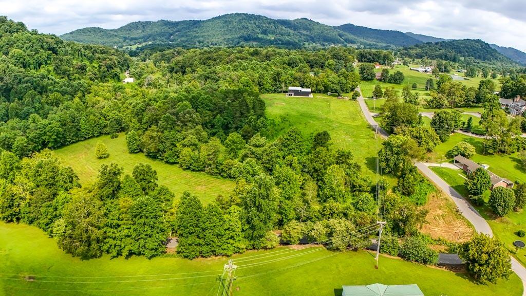 380 Swan Pond Road Property Photo 6