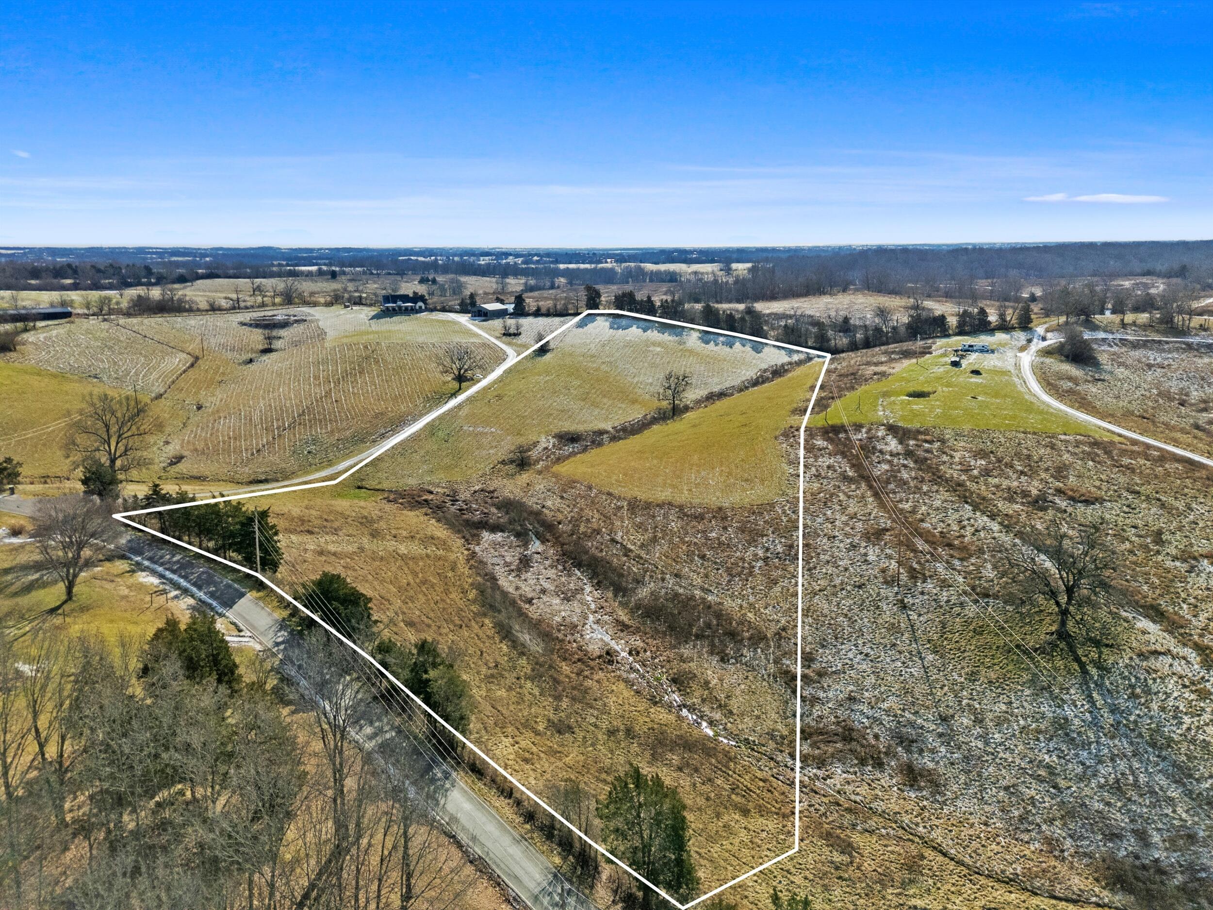2011 Mill Creek Pike Property Photo 4