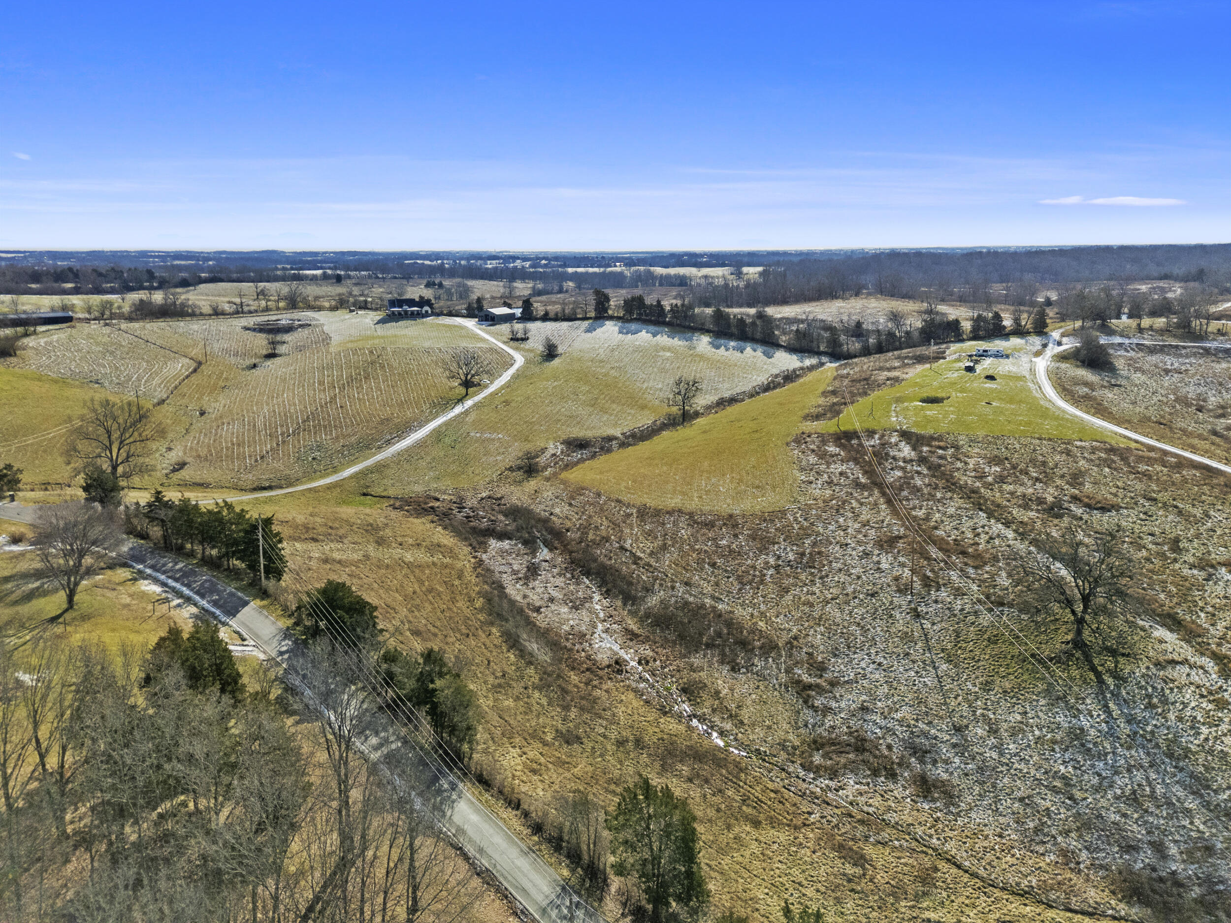 2011 Mill Creek Pike Property Photo 5