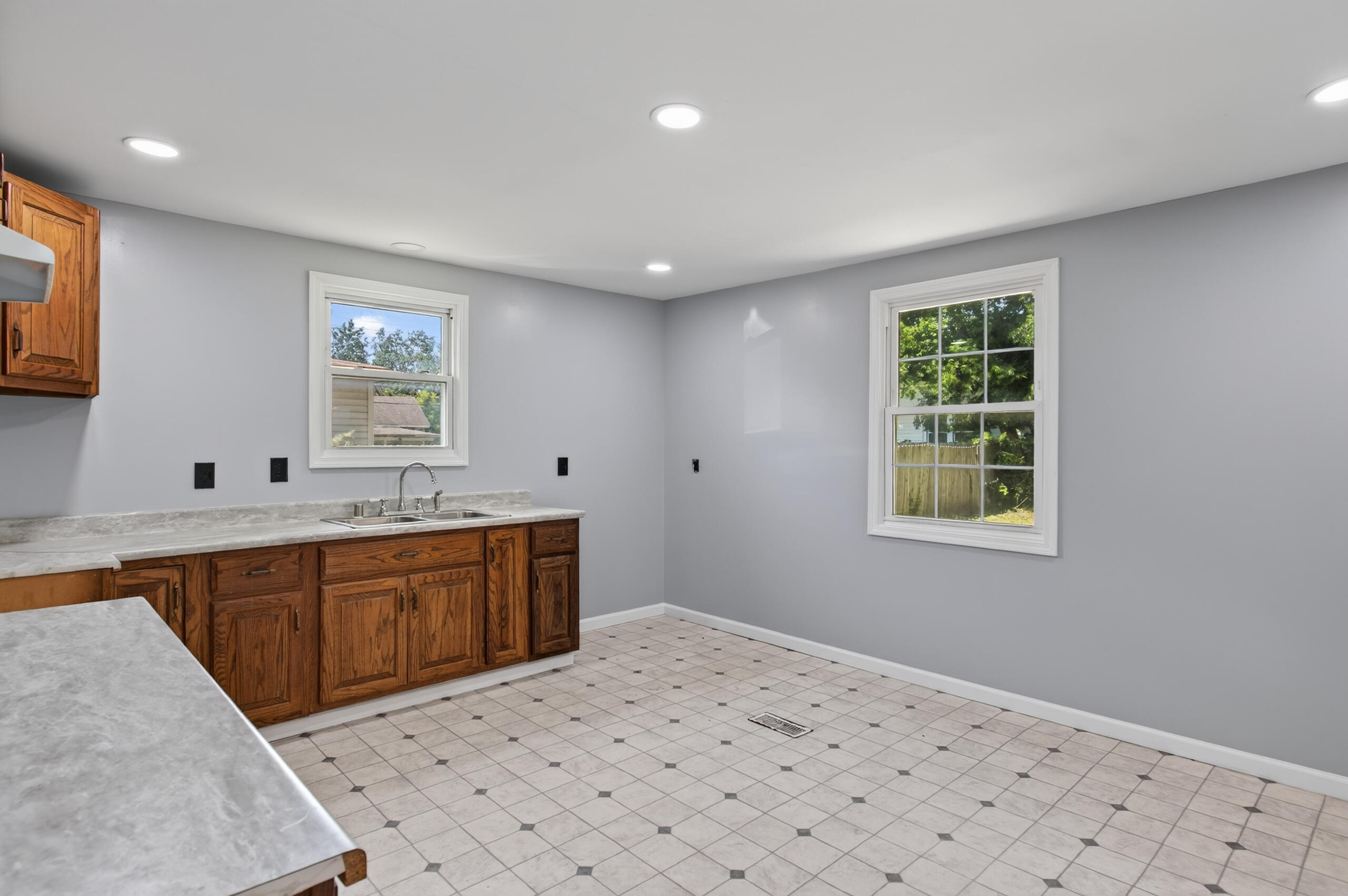 403 Locust Street Property Photo 6