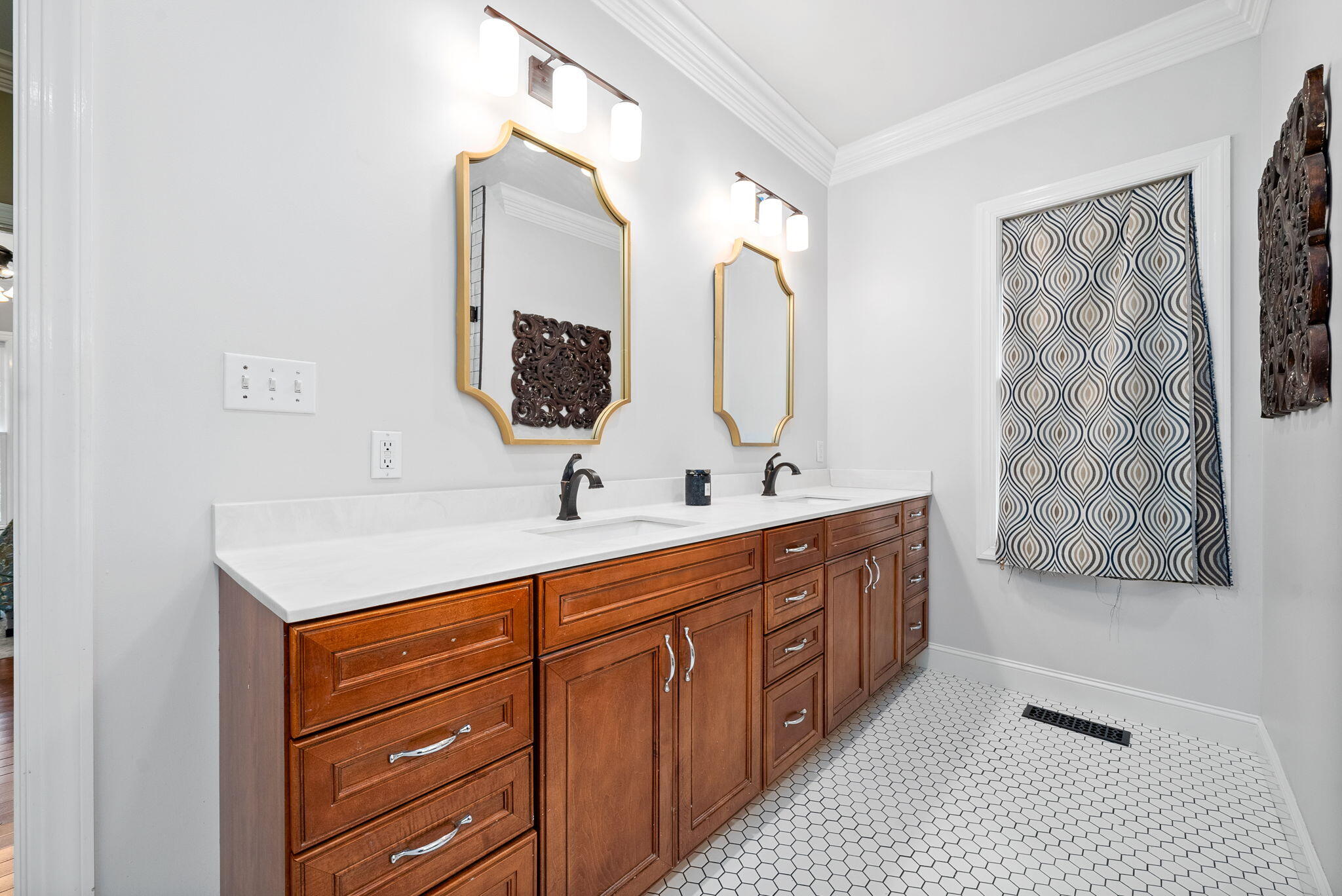 305 Lincoln Way Property Photo 25