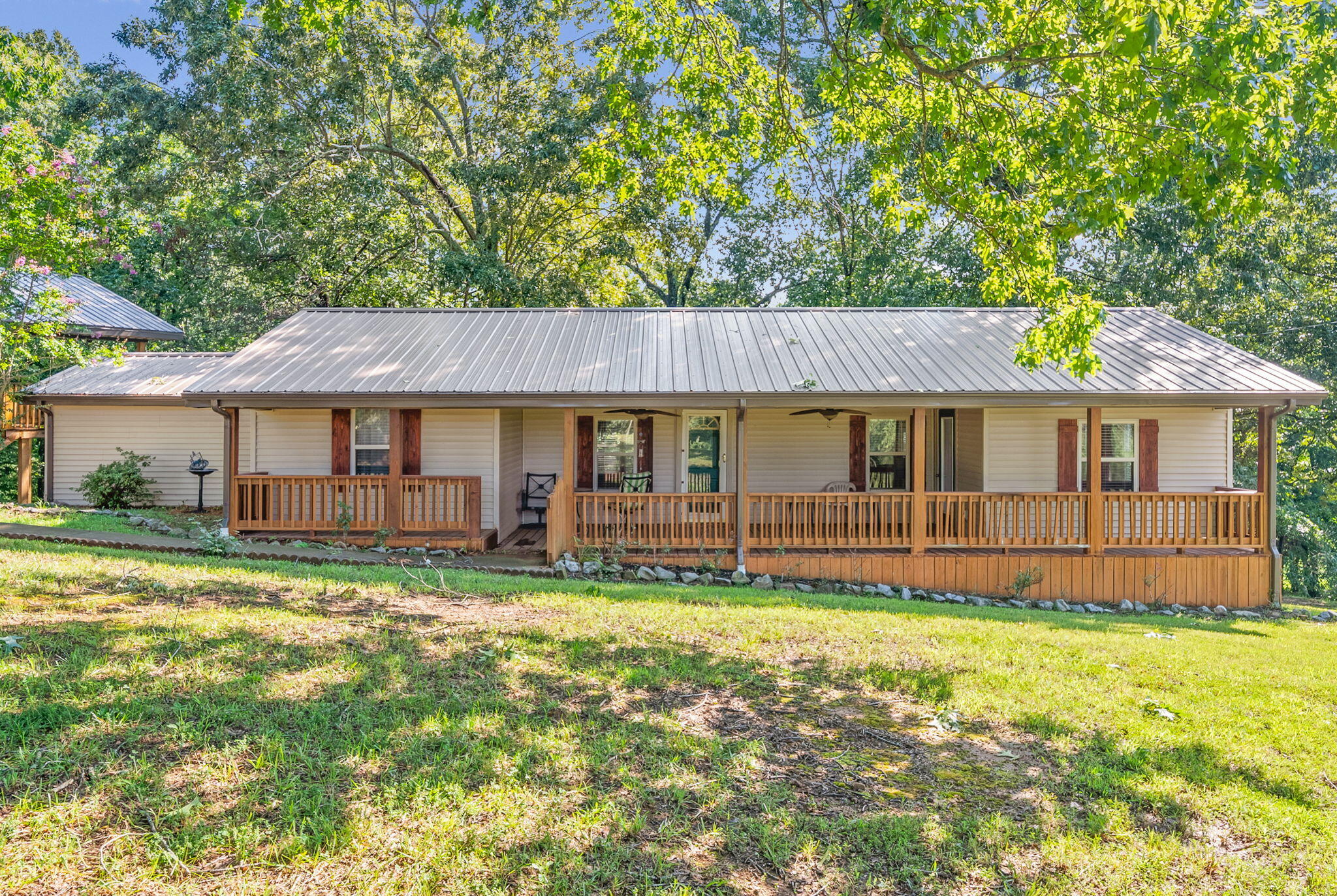 260 Crisp Road Property Photo 1