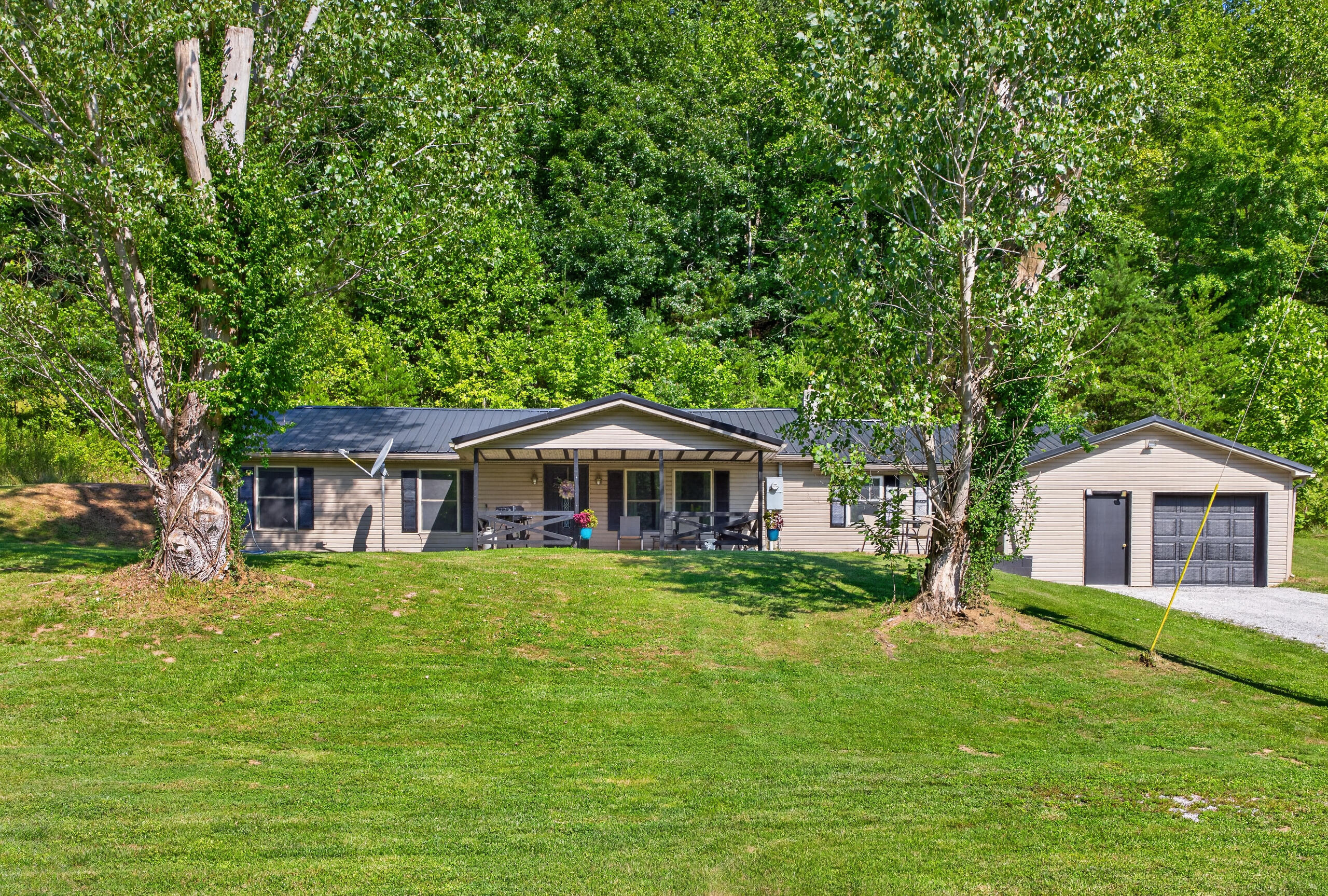 7045 White Oak Road Property Photo 1