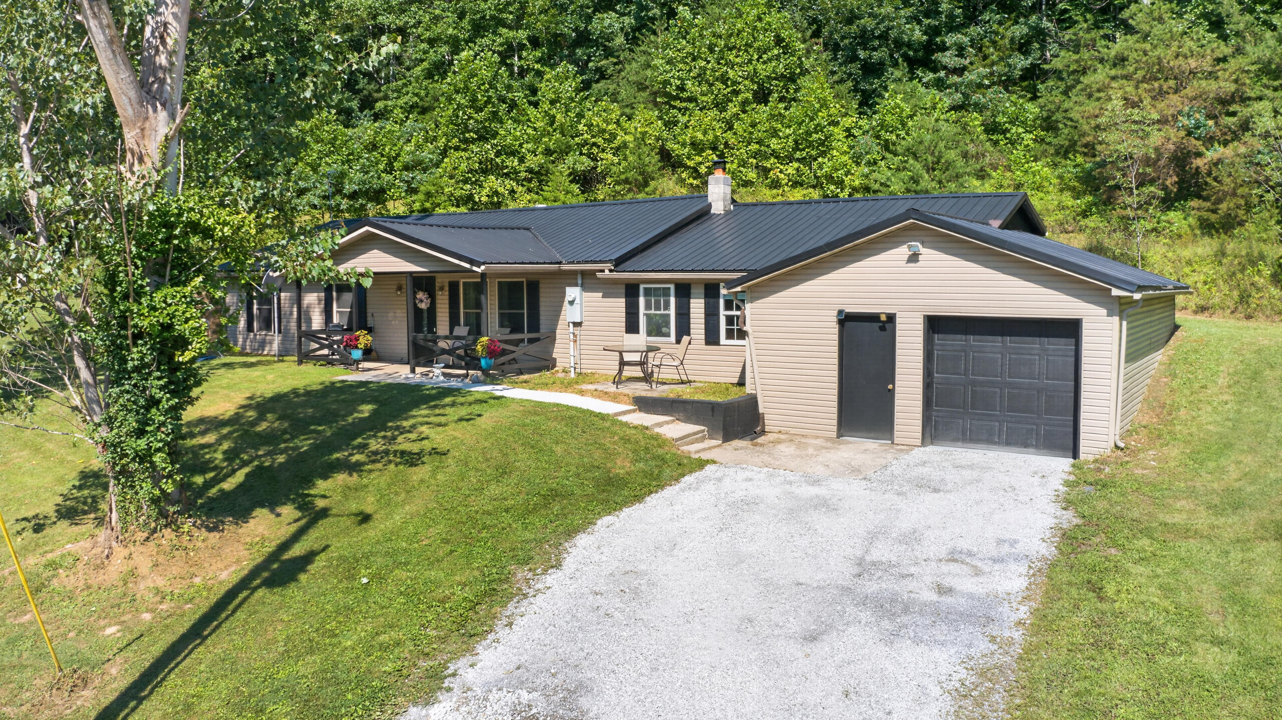 7045 White Oak Road Property Photo 2