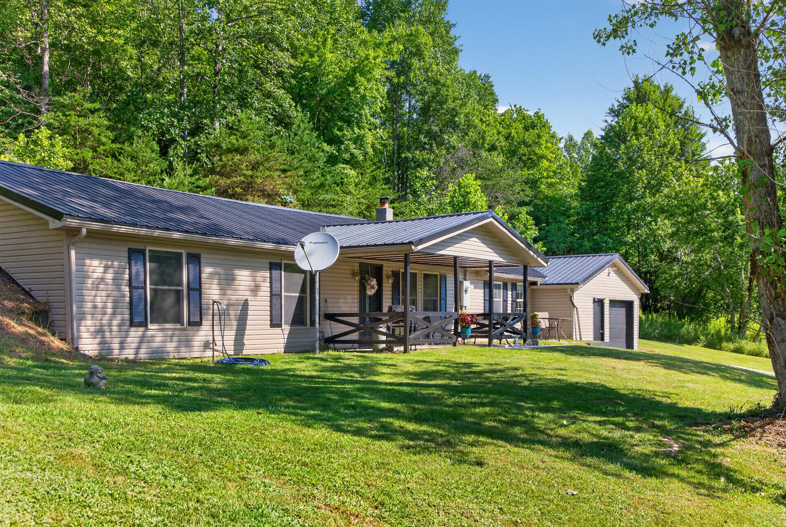7045 White Oak Road Property Photo 3