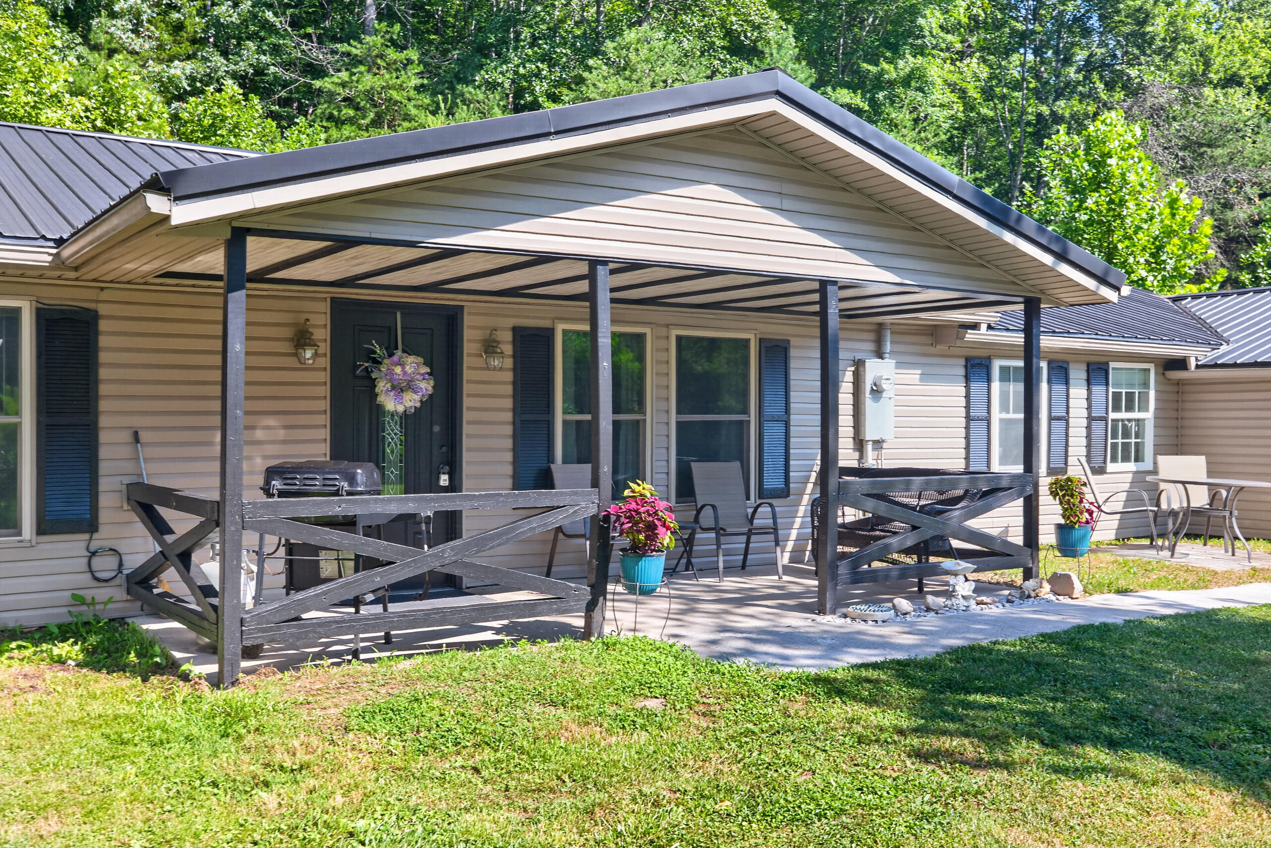 7045 White Oak Road Property Photo 4