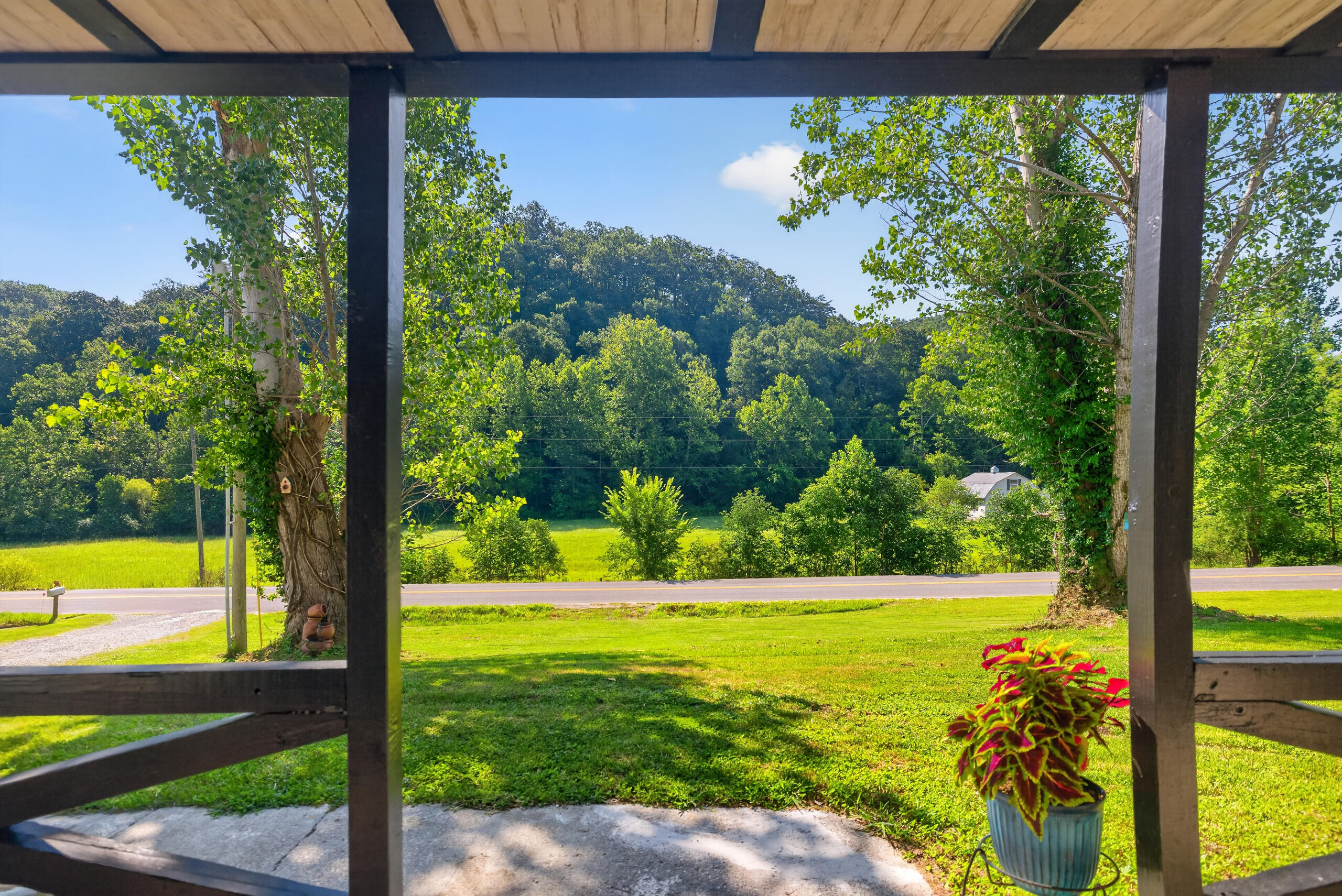 7045 White Oak Road Property Photo 6