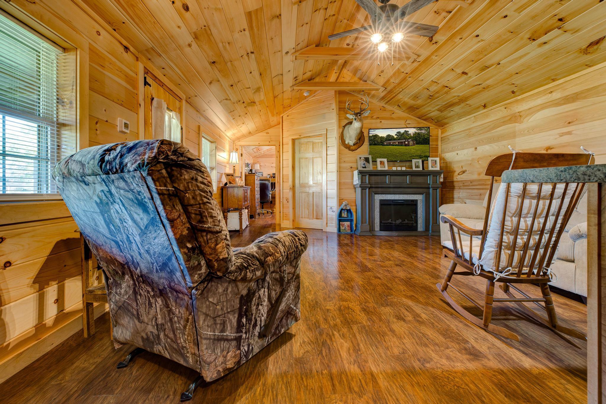 975 Clay Lick Road Property Photo 7