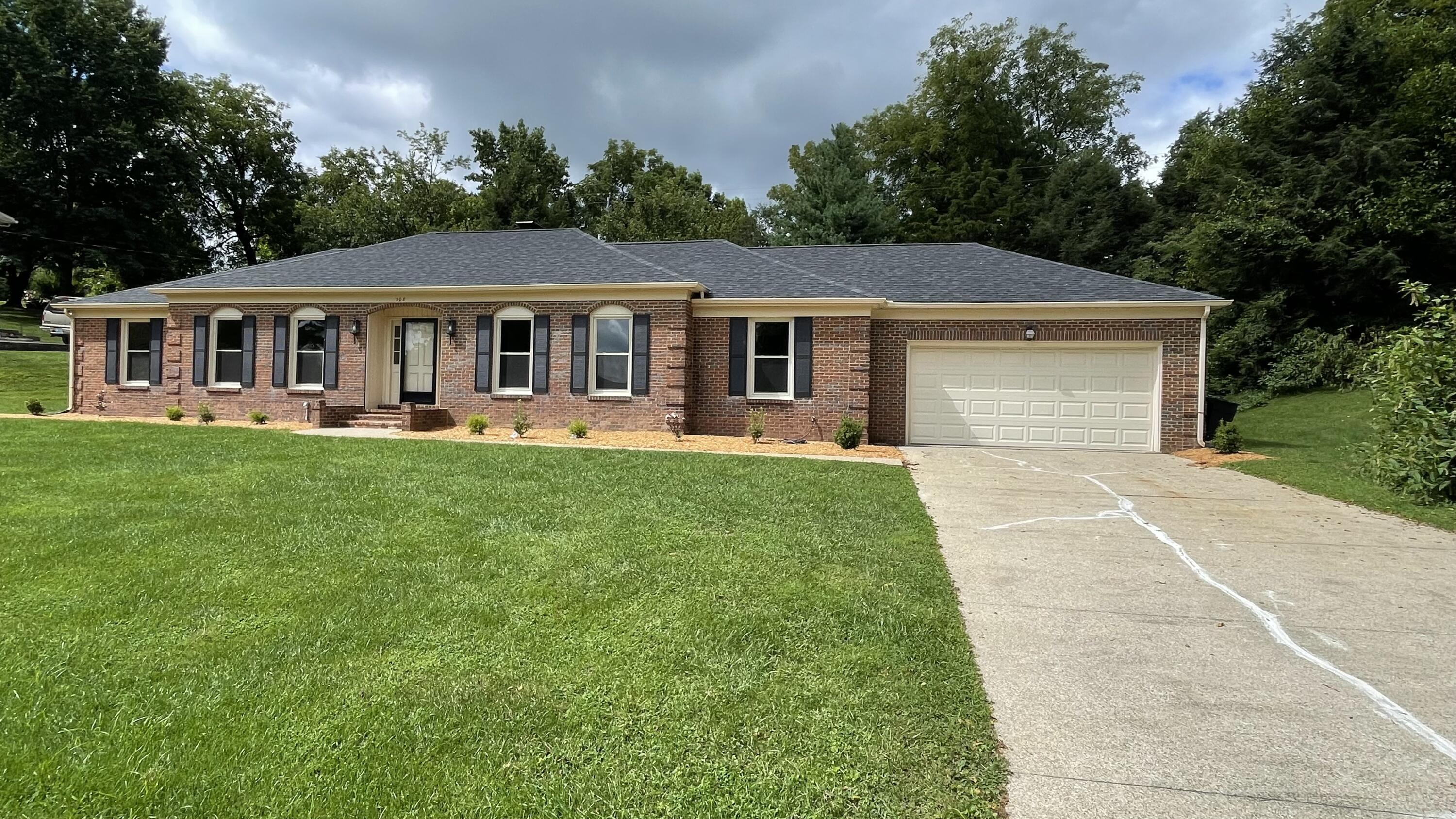 208 Eastover Drive Property Photo 4