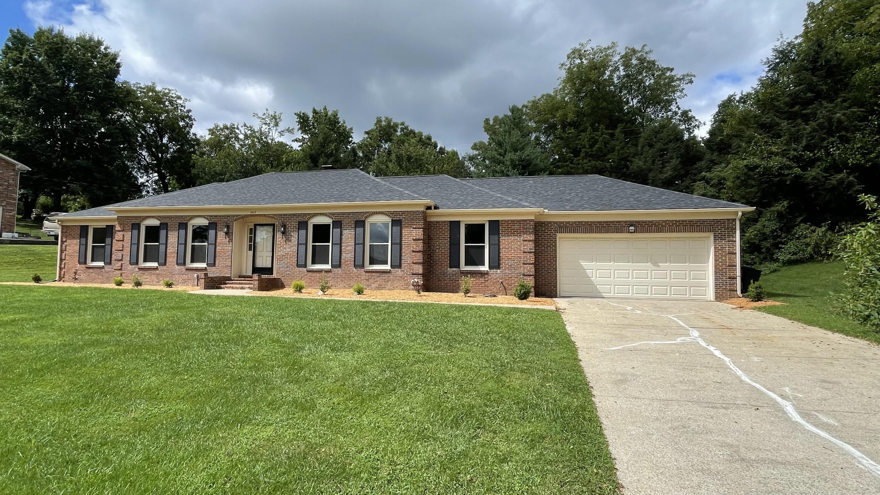 208 Eastover Drive Property Photo 7
