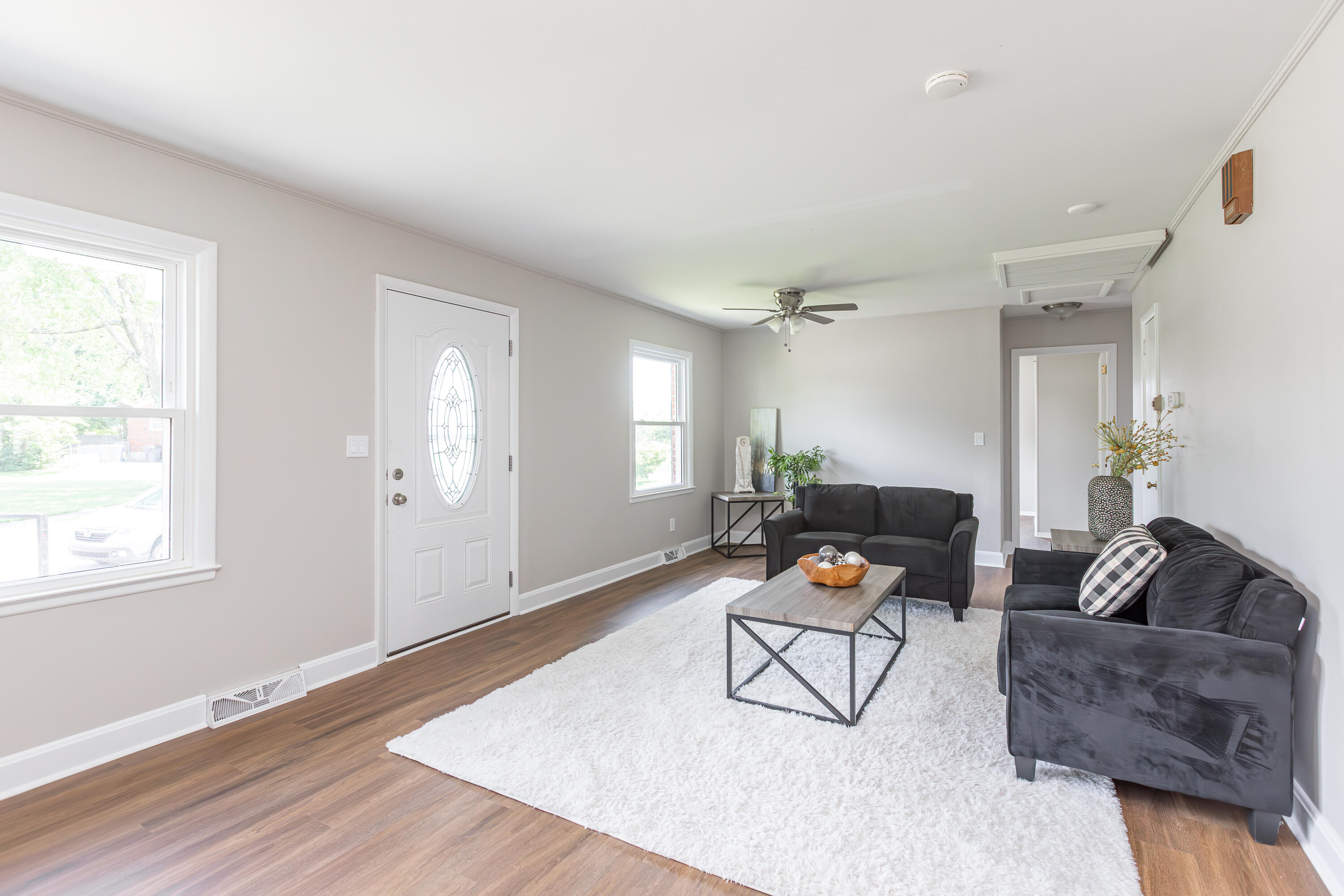 2129 Palms Drive Property Photo 4