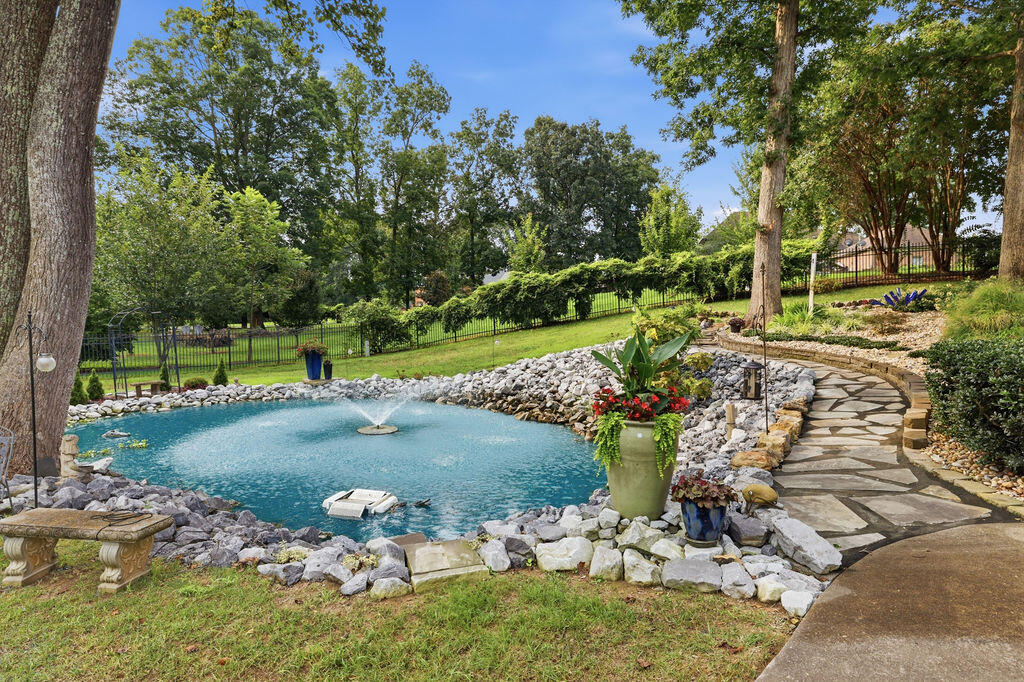 1533 Spring Creek Drive Property Photo 3