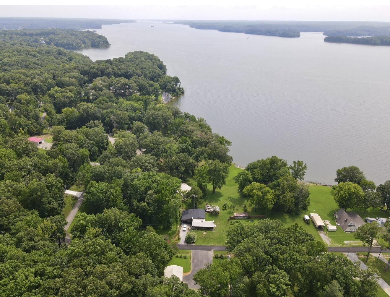 785 Rockcastle Lakeshore Drive Property Photo 2