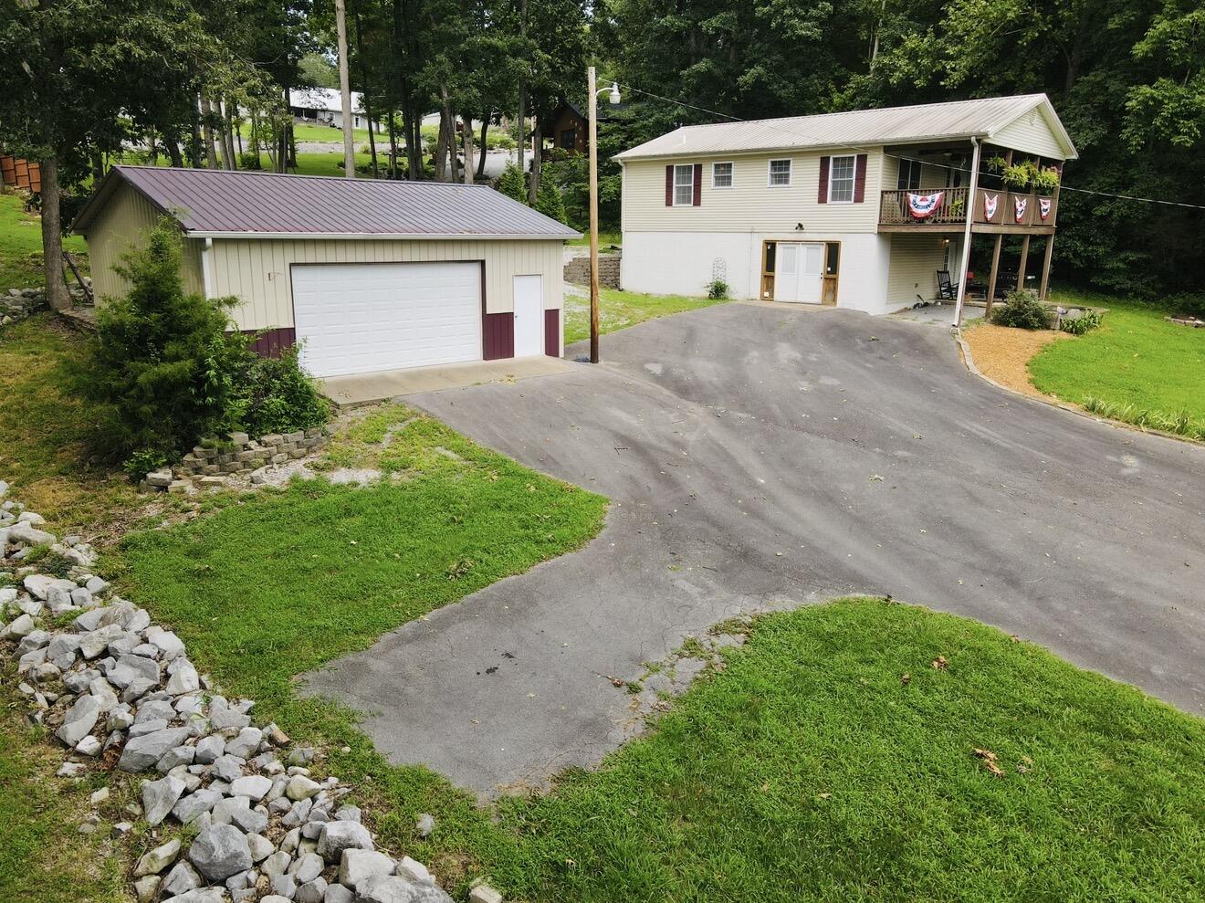785 Rockcastle Lakeshore Drive Property Photo 4