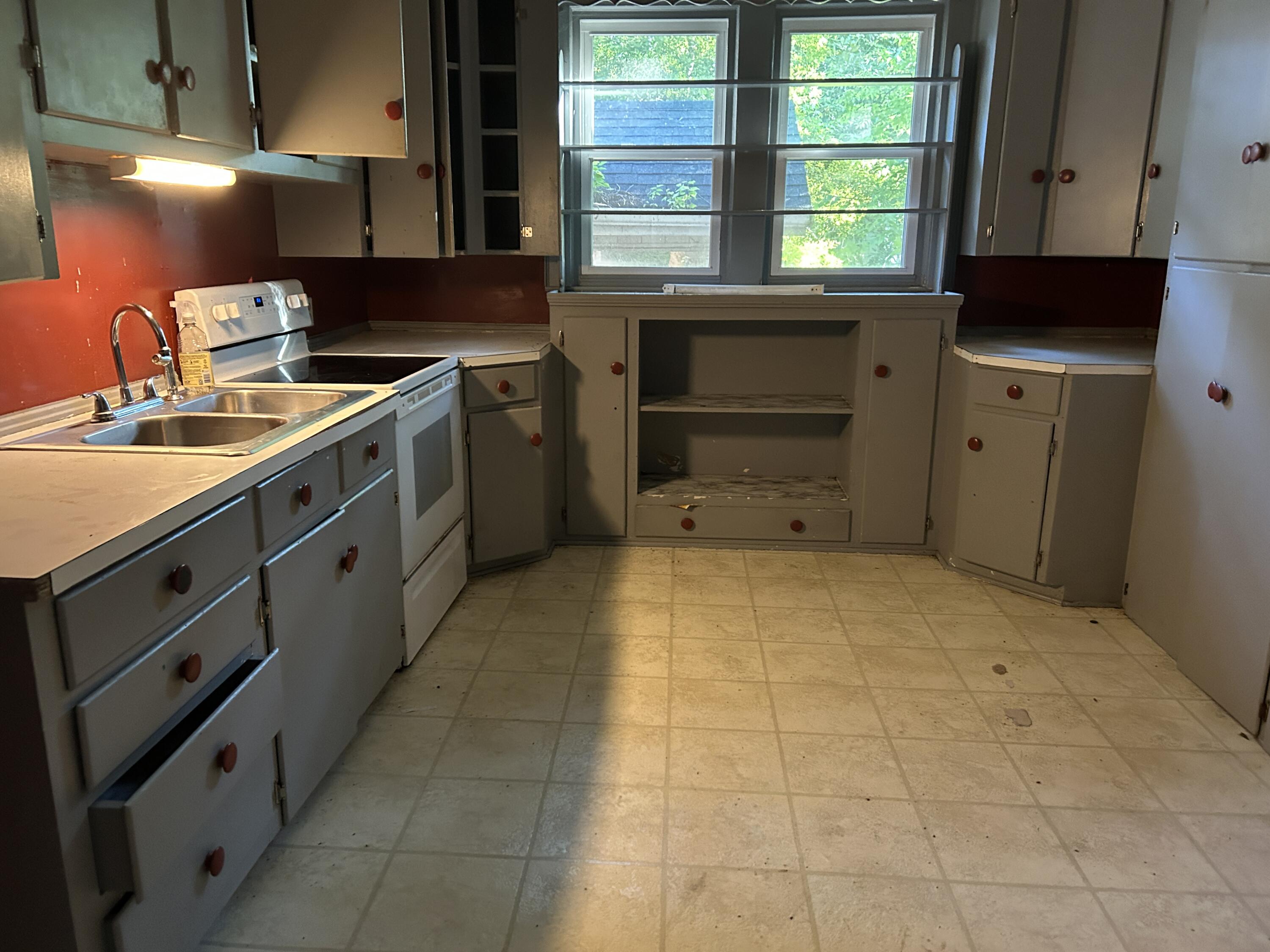123 S Highland Avenue Property Photo 6