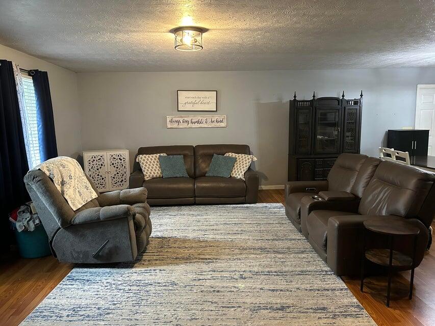 39 Dustin Lane Property Photo 2