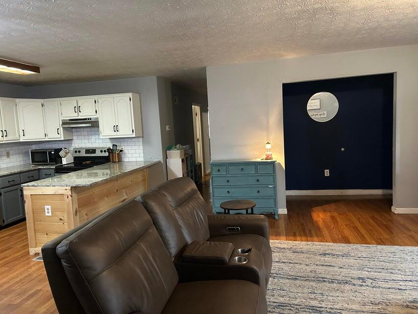 39 Dustin Lane Property Photo 5