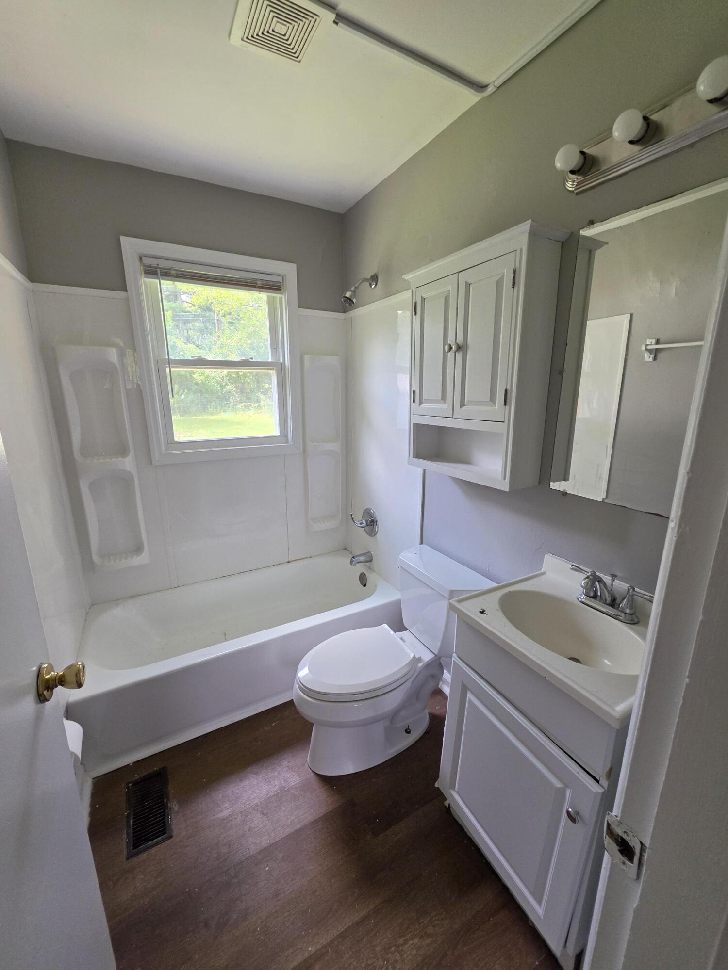 2024 Heather Way Property Photo 5