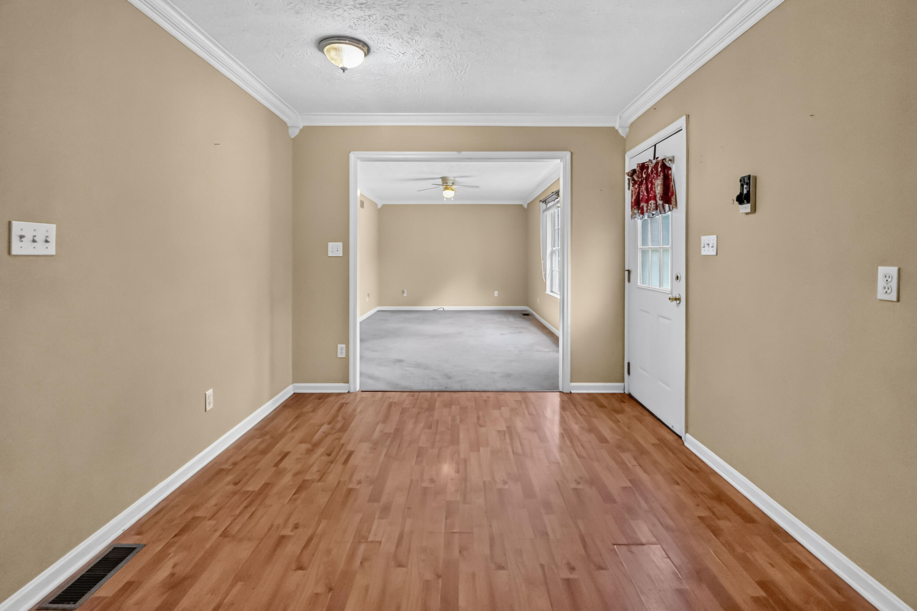 325 Weslyn Way Property Photo 4
