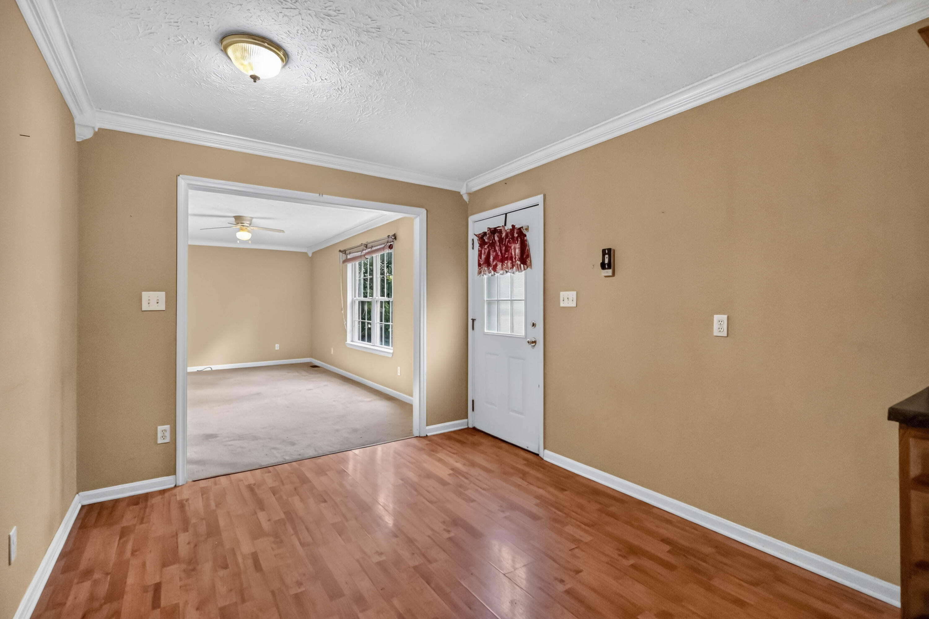 325 Weslyn Way Property Photo 5