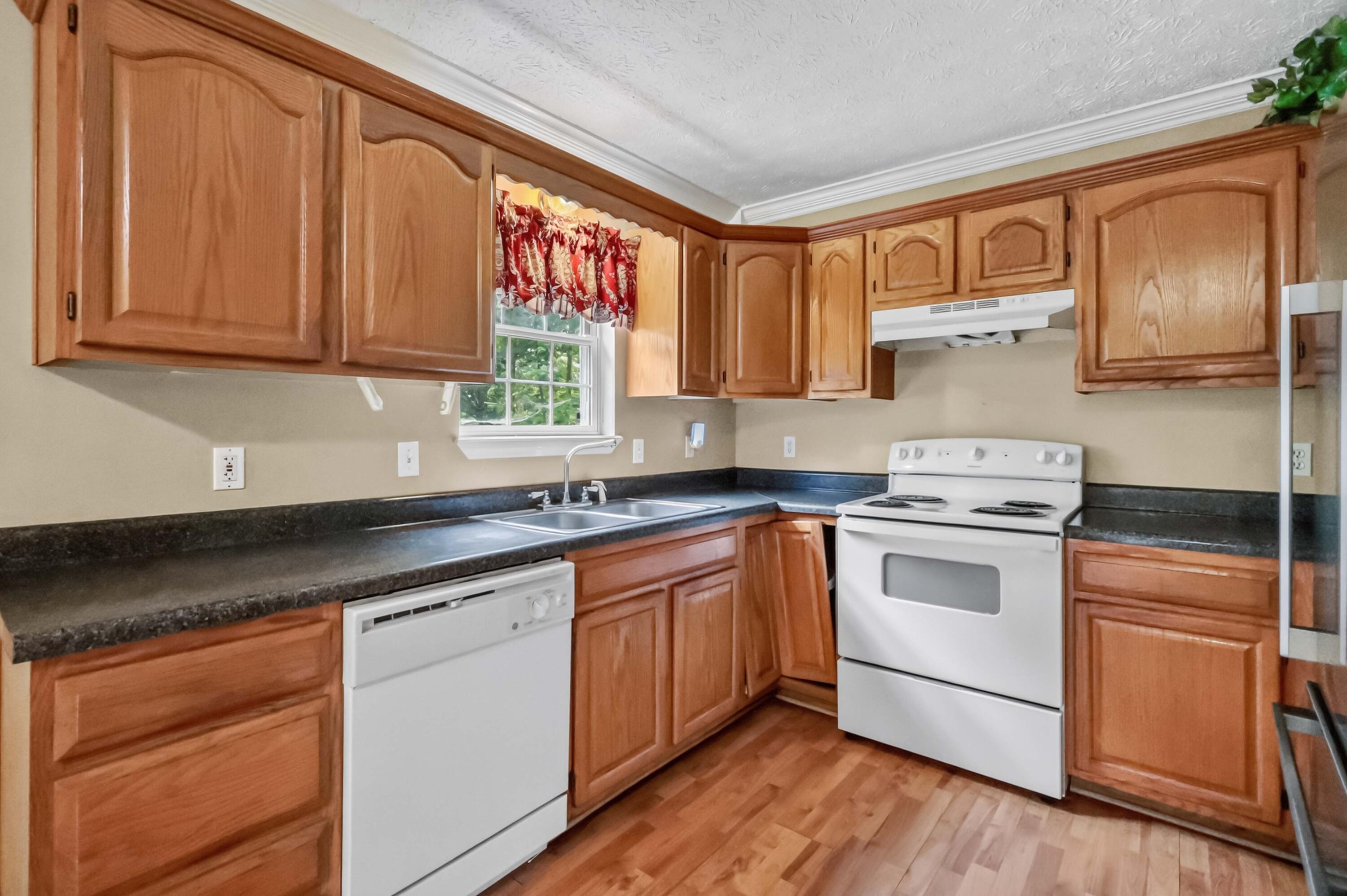 325 Weslyn Way Property Photo 7