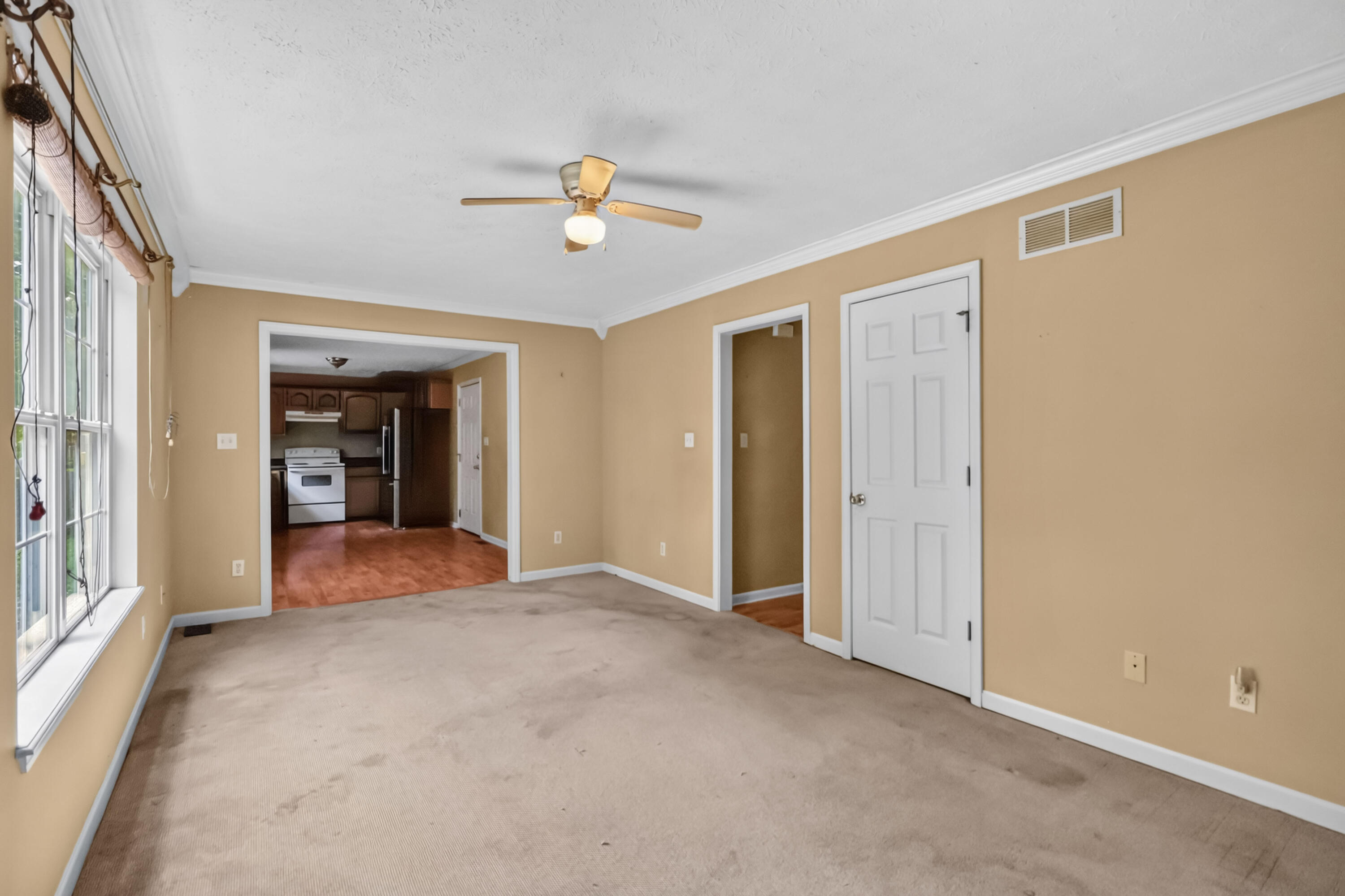 325 Weslyn Way Property Photo 10