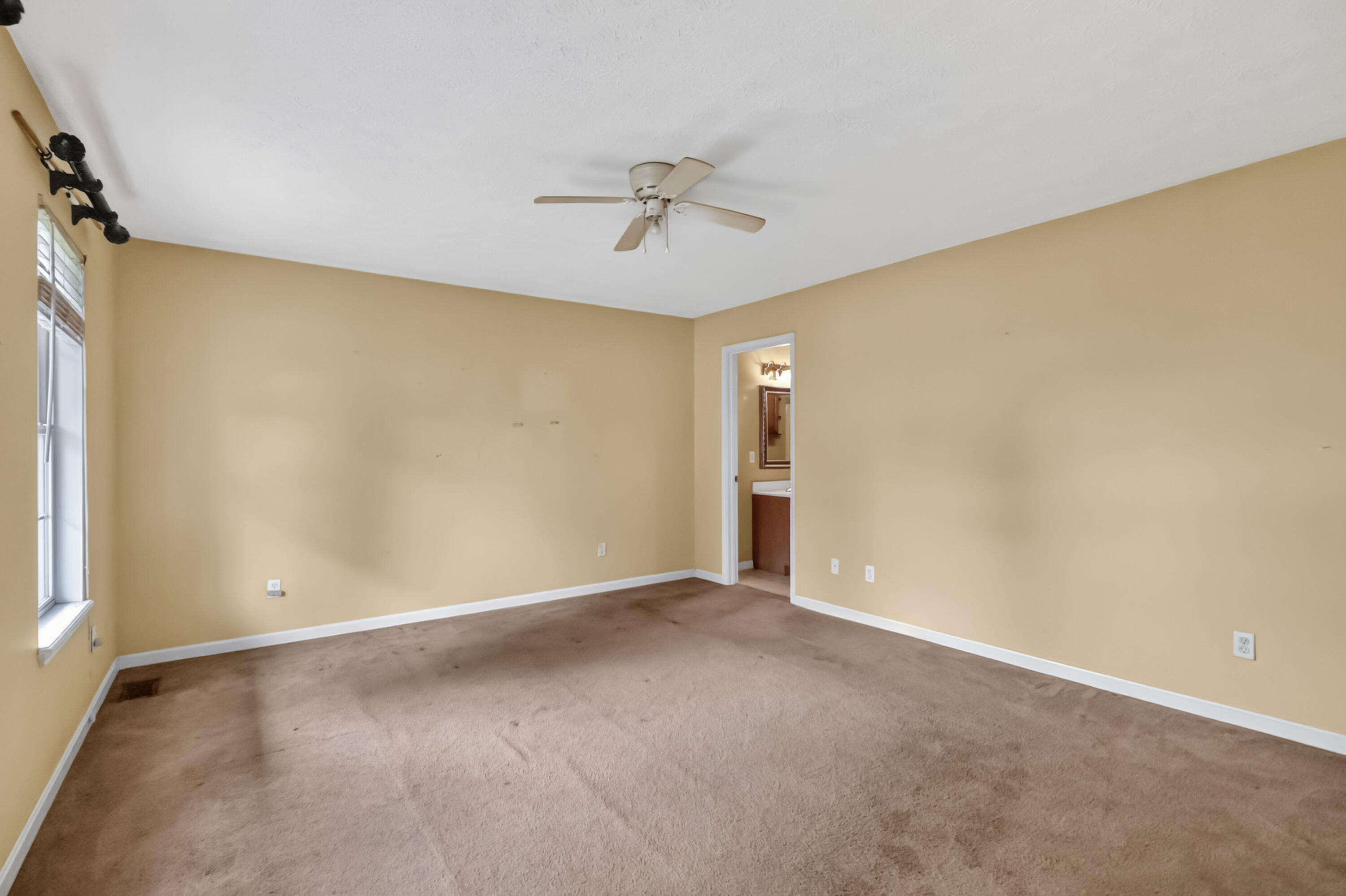325 Weslyn Way Property Photo 14