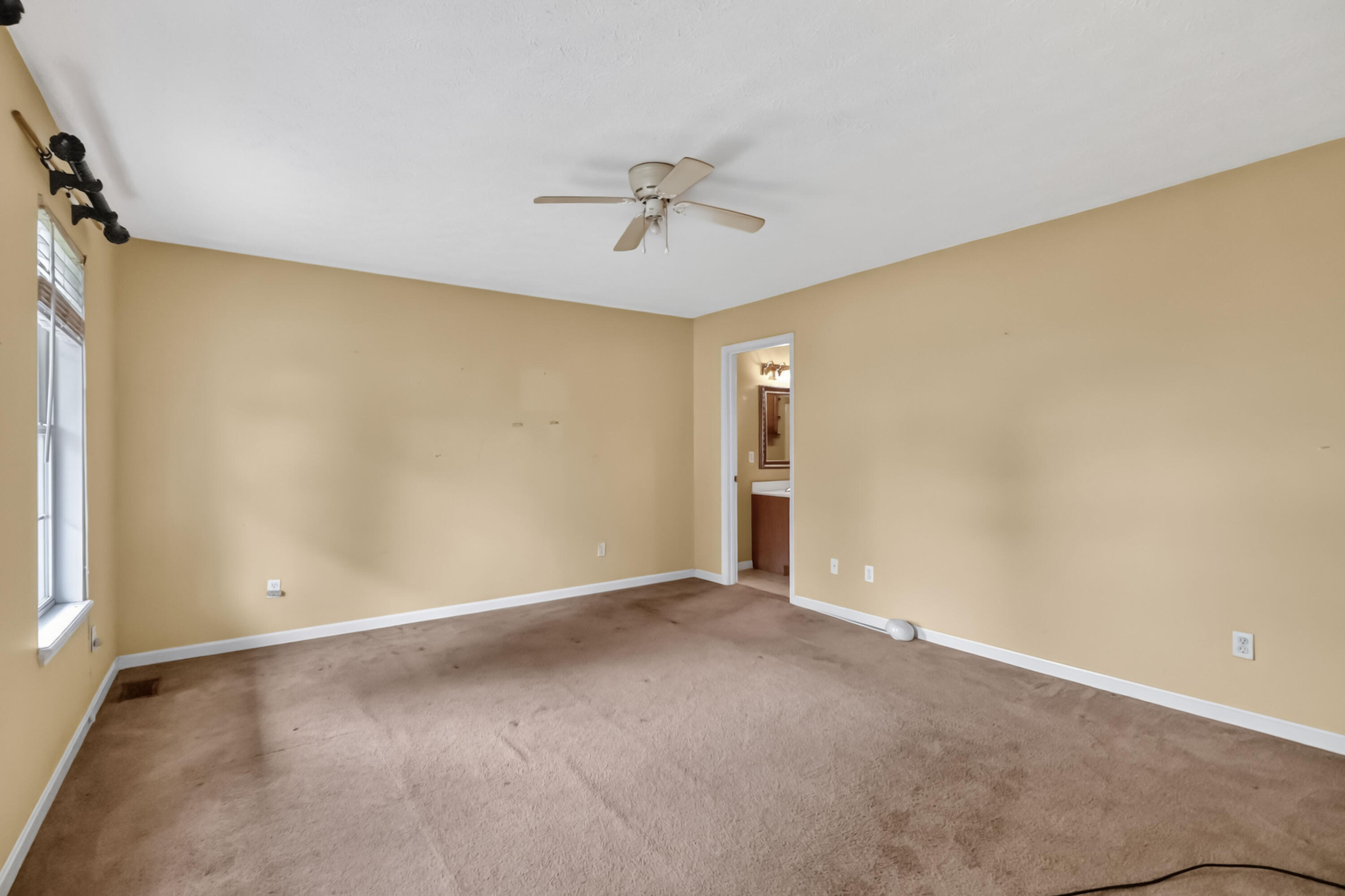 325 Weslyn Way Property Photo 24