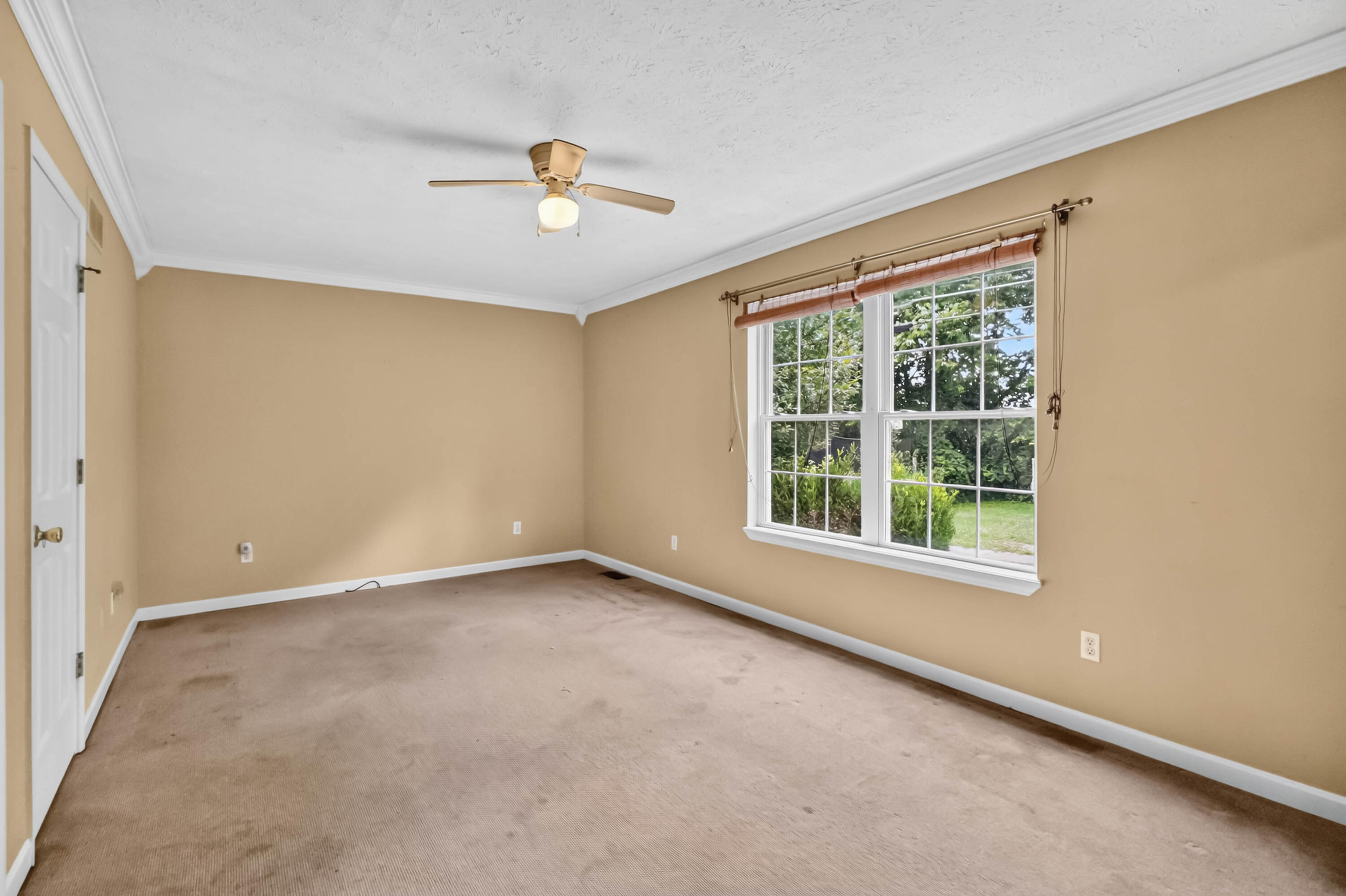 325 Weslyn Way Property Photo 27