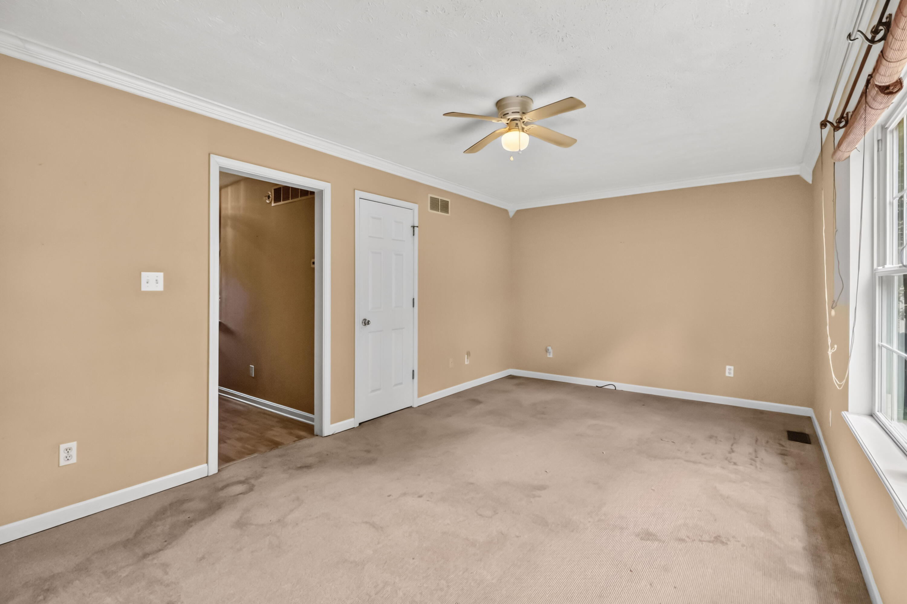 325 Weslyn Way Property Photo 28