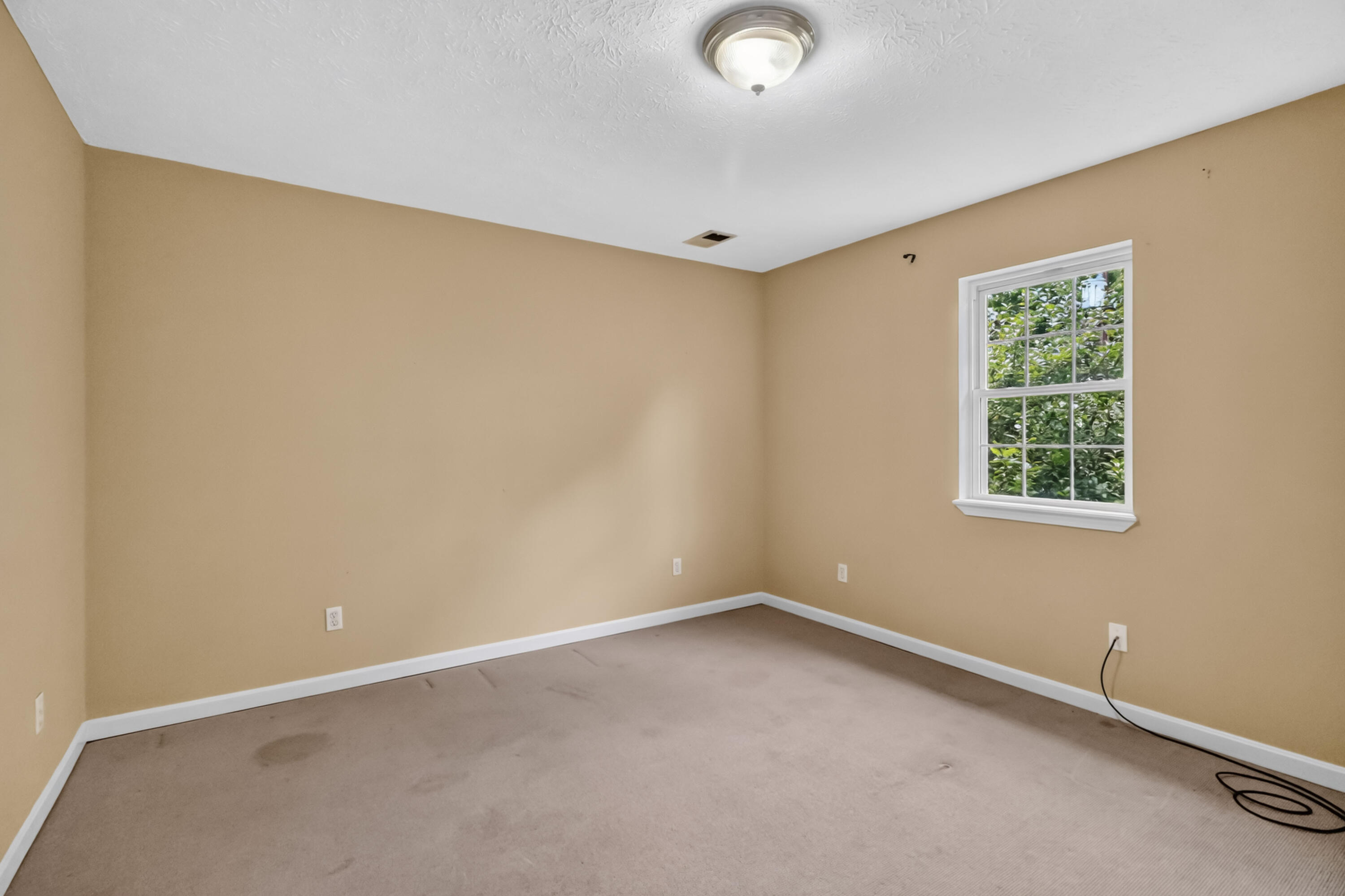 325 Weslyn Way Property Photo 32