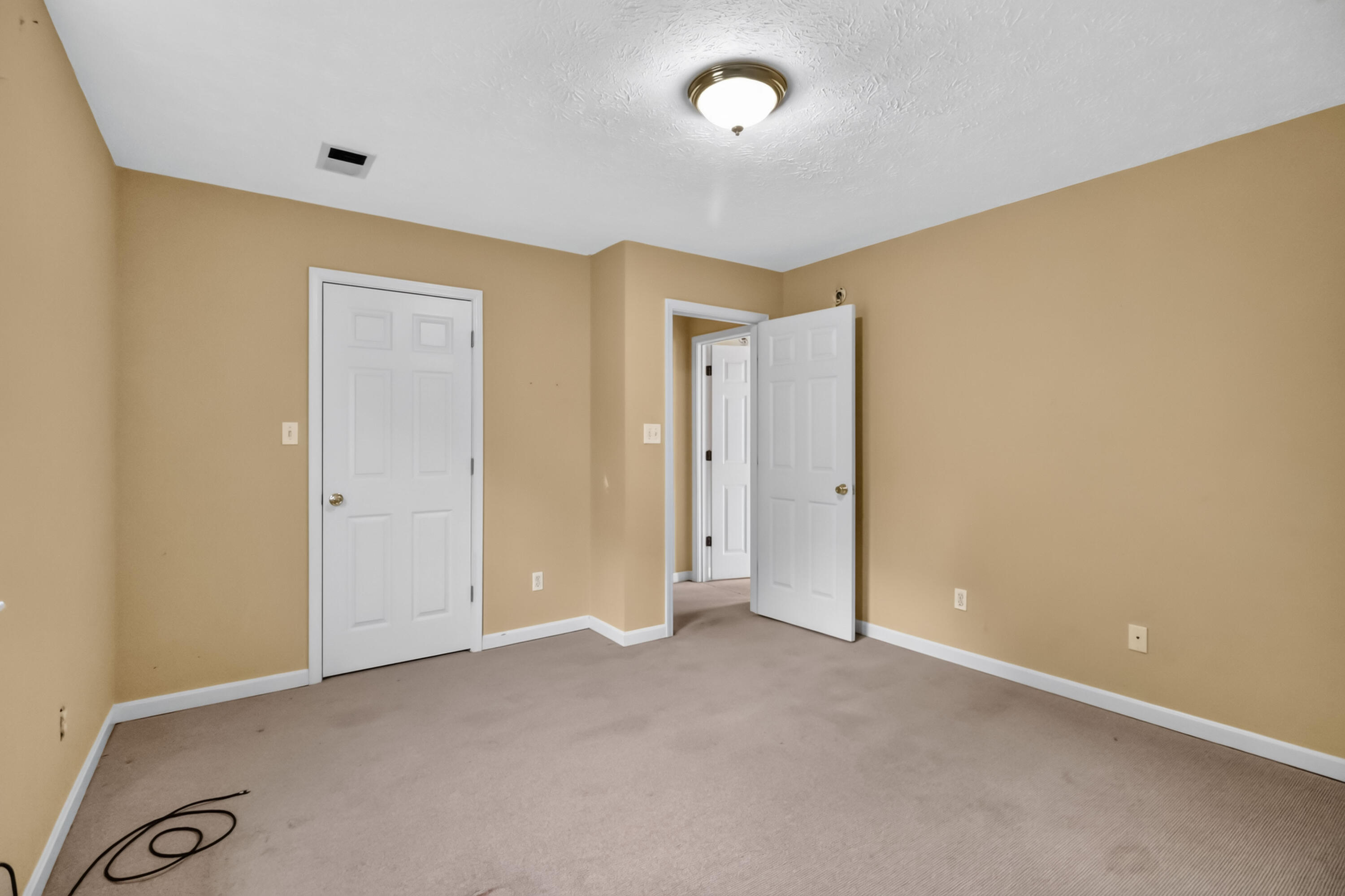 325 Weslyn Way Property Photo 33