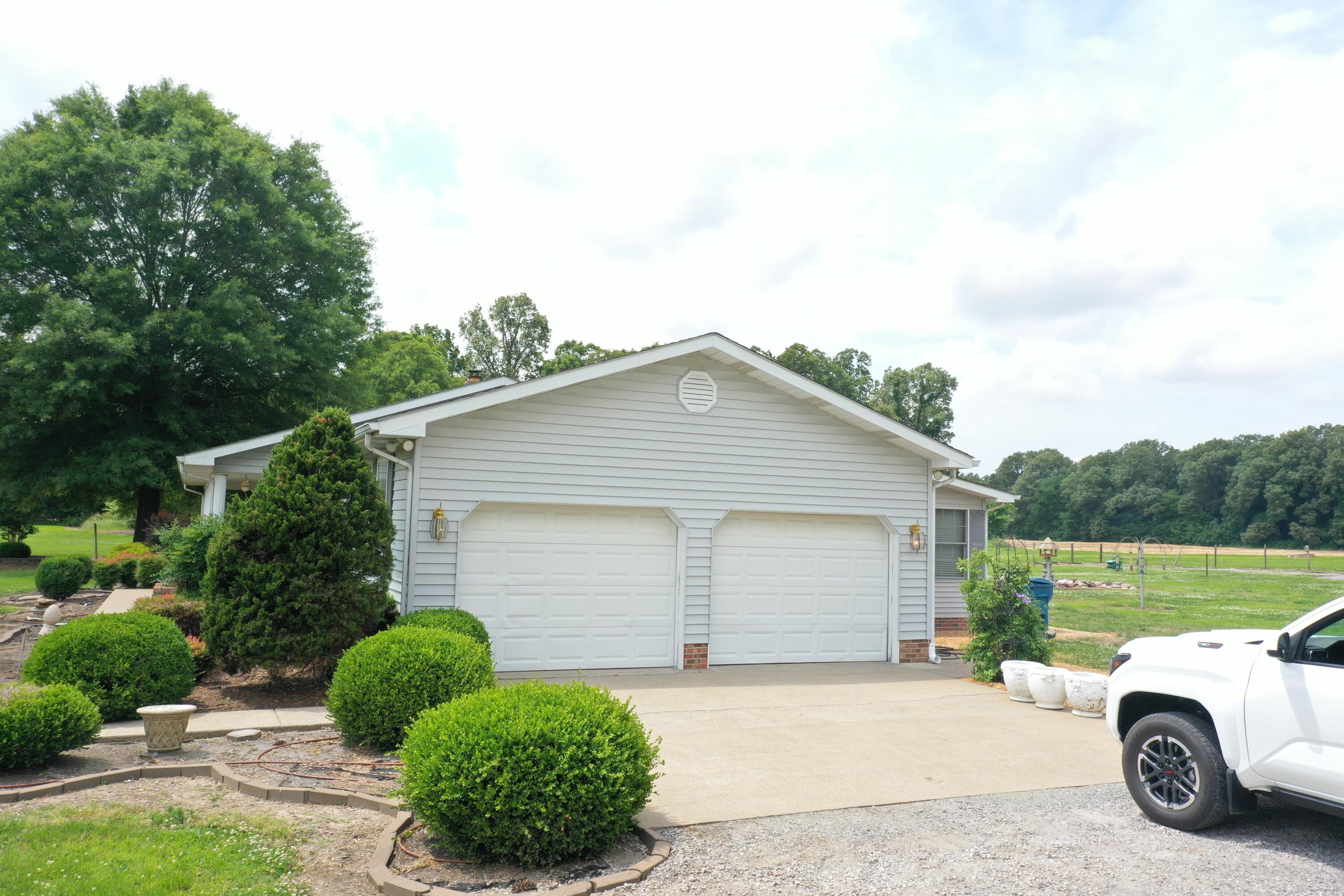 6035 Cunningham Road Property Photo 2