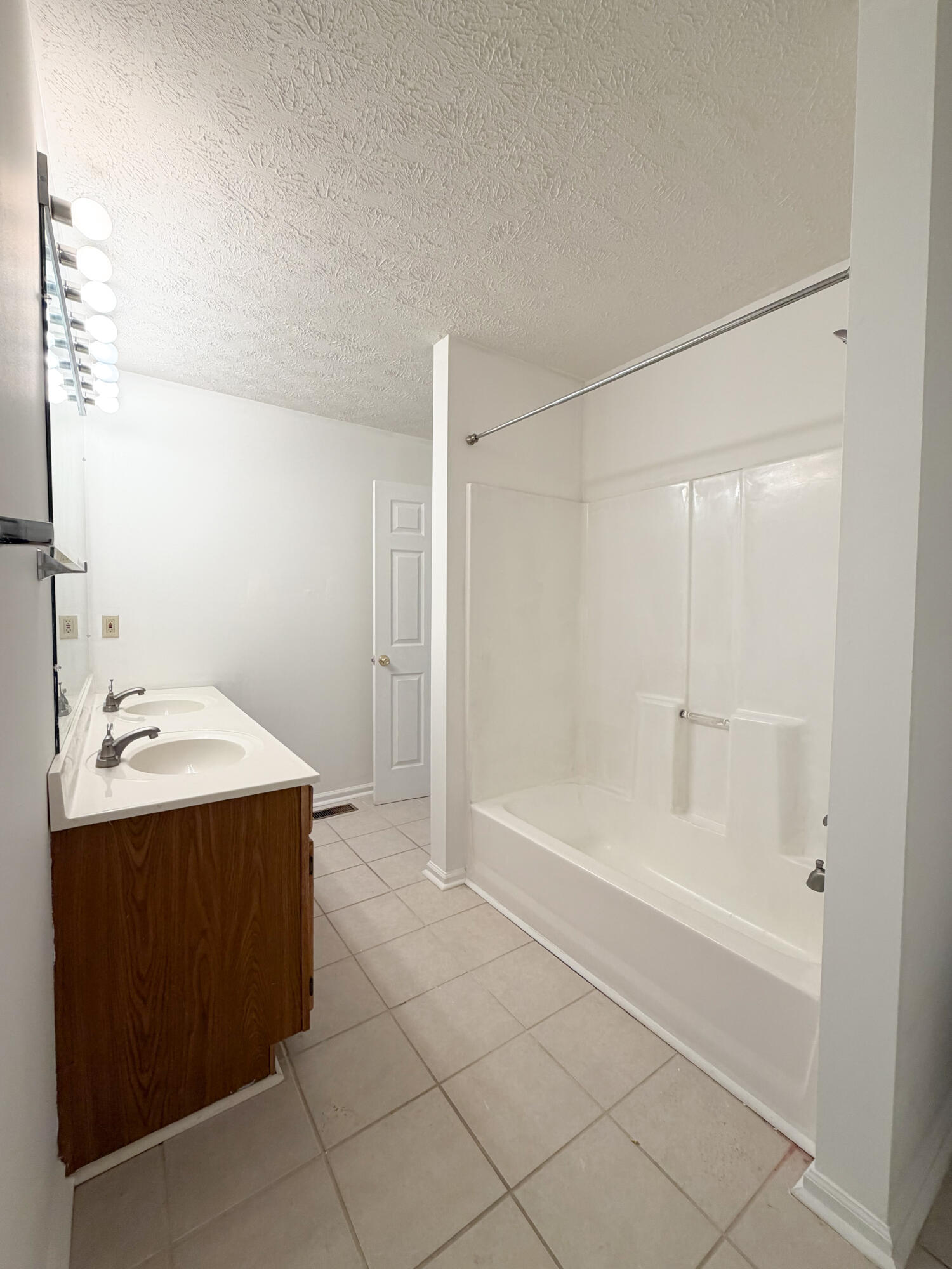 352 Chase Place Property Photo 10