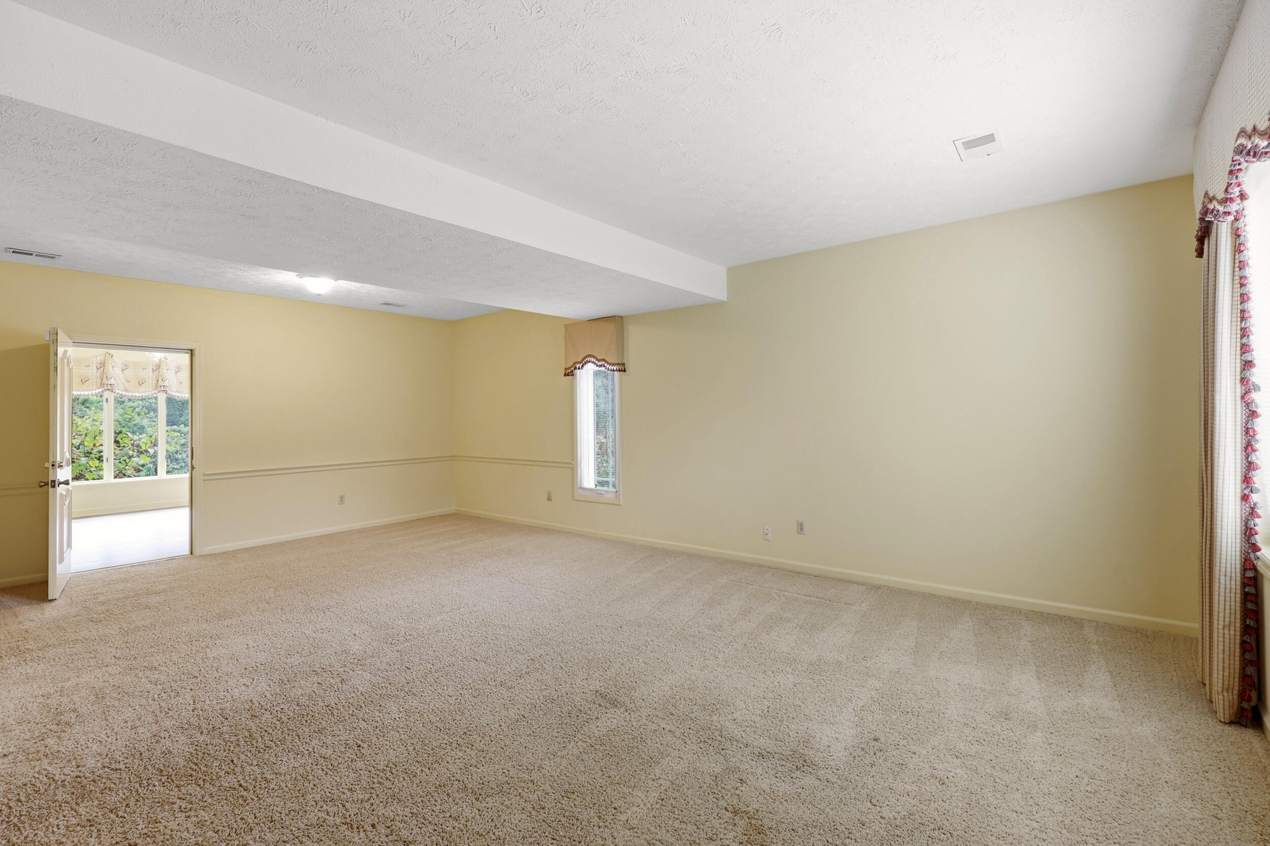 1053 Idylwild Drive Property Photo 4